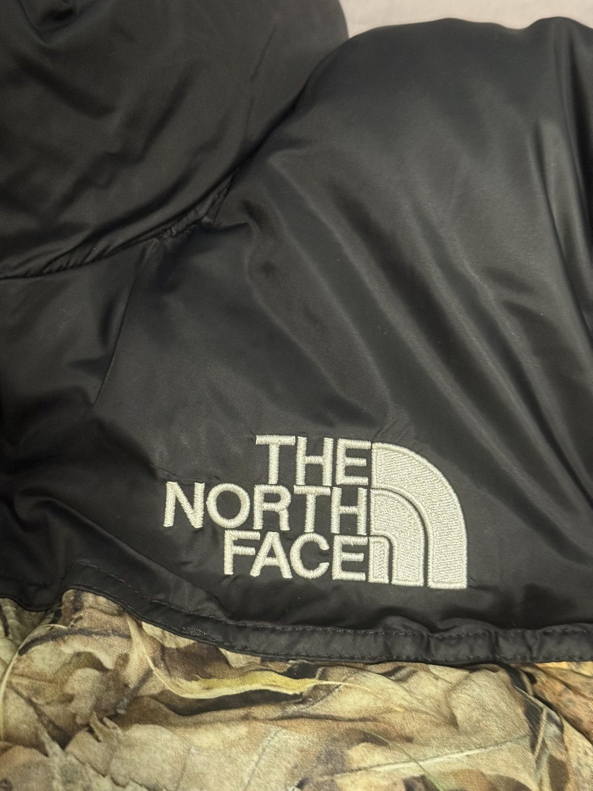 Supreme × The North Face Supreme tnf the north face leaves nuptse Jacket Size US L / EU 52-54 / 3 - 3 Thumbnail