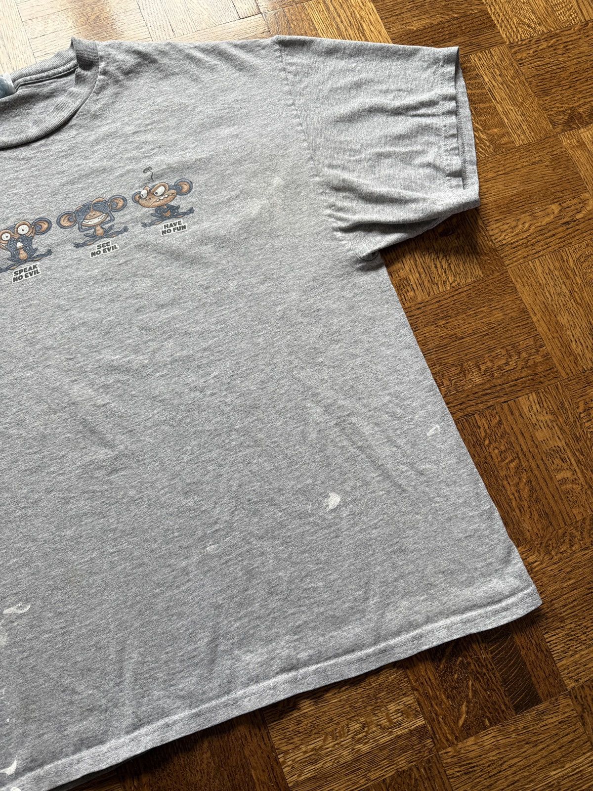 Japanese Brand Vintage Y2K Monkey Hear No Evil Painter Graphic Tee Size US L / EU 52-54 / 3 - 5 Thumbnail