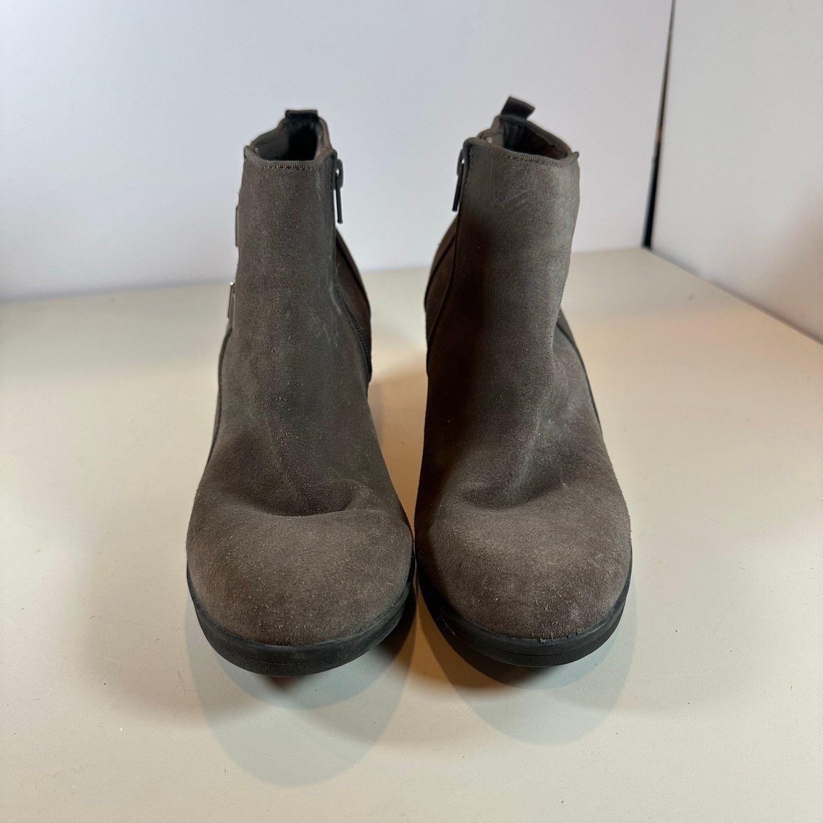 Clarks Clarks Taupe Suede Leather Booties Ankle Boots Heels 10 Size US 10 / IT 40 - 3 Thumbnail