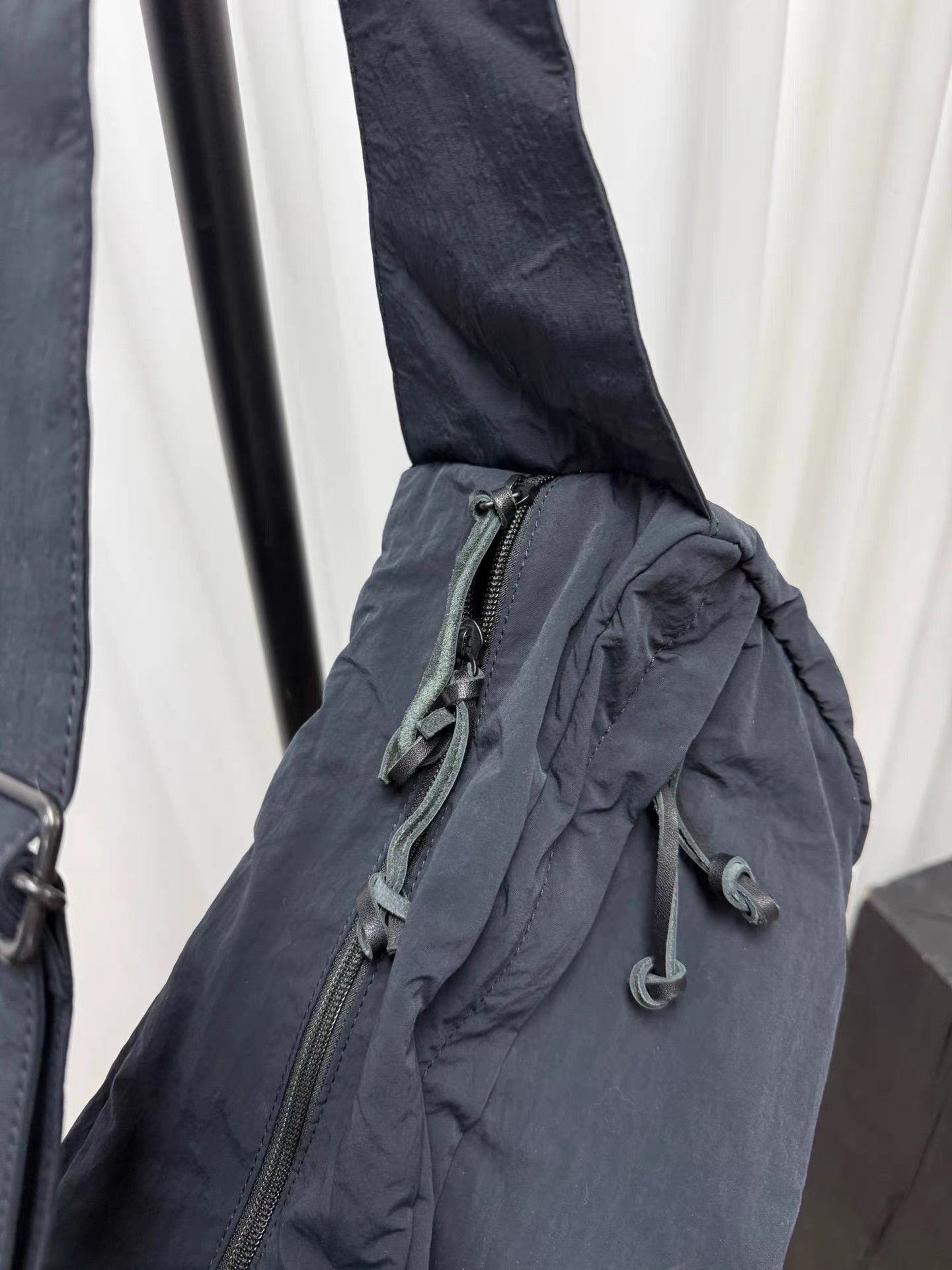 Yohji Yamamoto Yohji Yamamoto Y's Metallic Nylon Dumpling Crossbody Bag K20 Size ONE SIZE - 3 Thumbnail