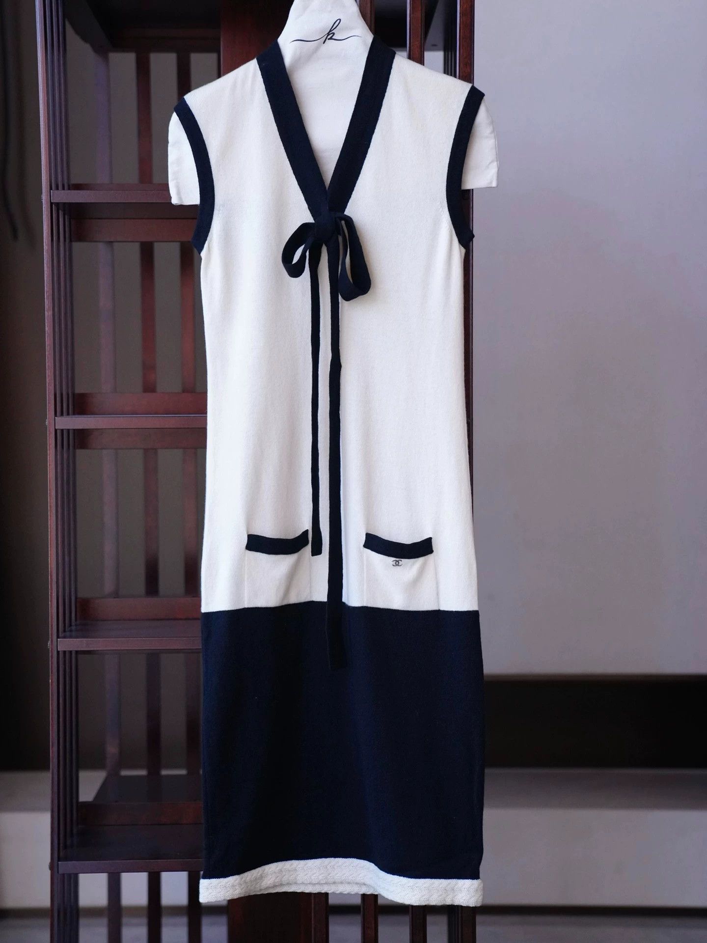 Chanel Chanel Black & White Bow Cashmere Vest Dress FR36 S Size XS / US 0-2 / IT 36-38 - 2 Thumbnail