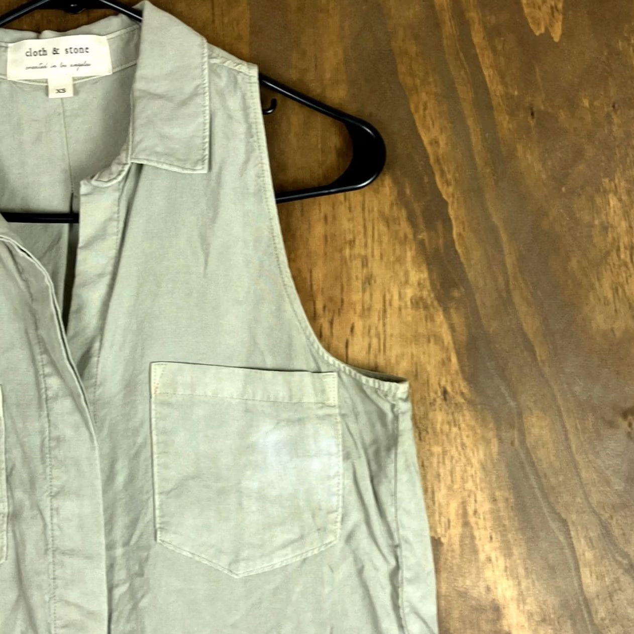Anthropologie Cloth & Stone Womens Shirt Green Sleeveless Button-Down VNeck XS Size XS / US 0-2 / IT 36-38 - 5 Thumbnail