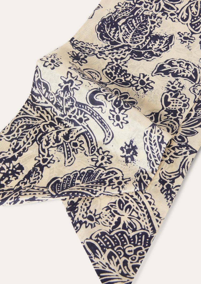 Loro Piana o1srvl11e0325 FAO1676 Size: OS / Scarf in Navy Blue & Ivory Size ONE SIZE - 2 Thumbnail