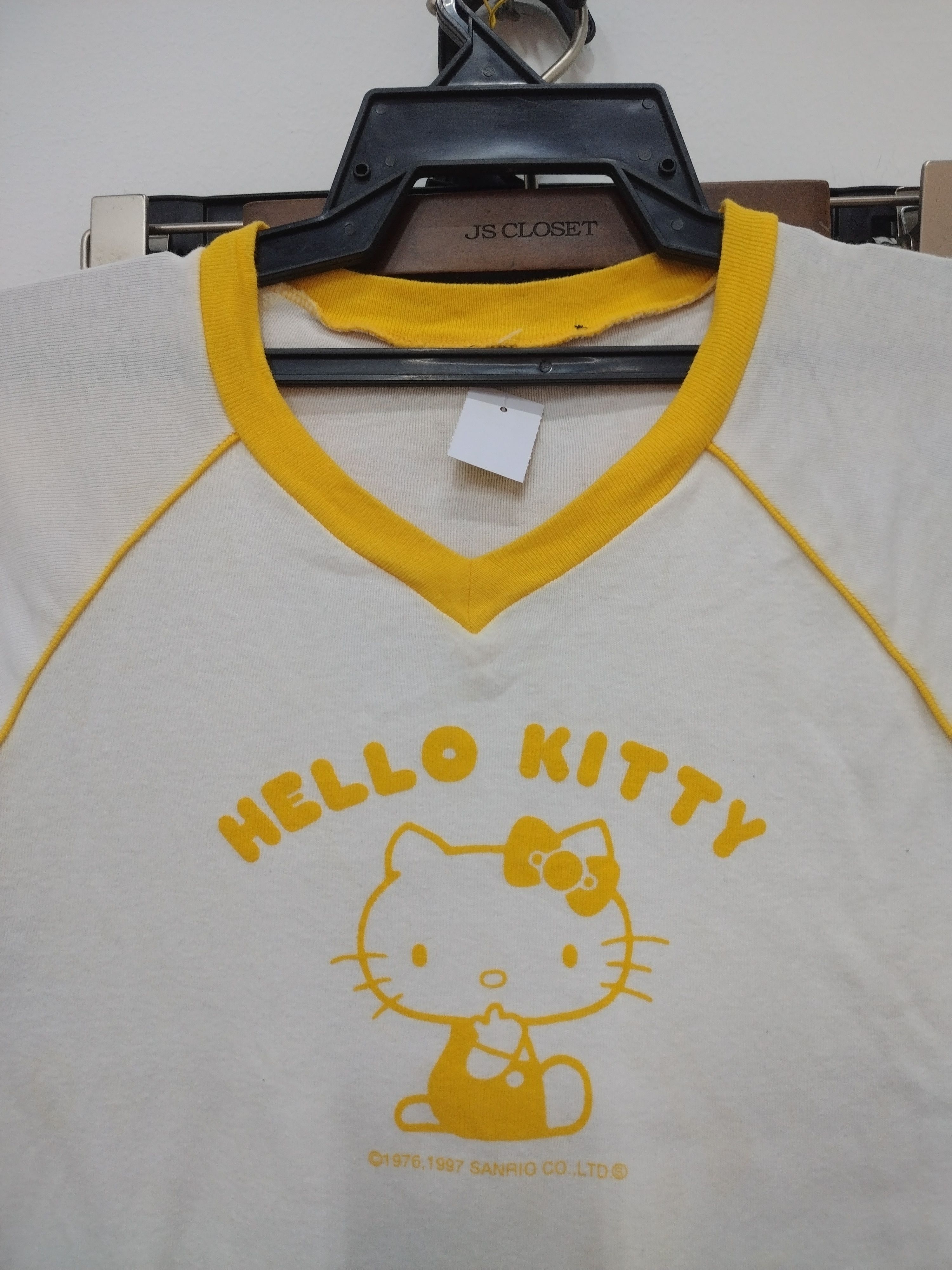 Cartoon Network × Vintage Hello Kitty Awesome Vtg Single stitch V Neck raglan T-shirt Size S / US 4 / IT 40 - 14 Thumbnail