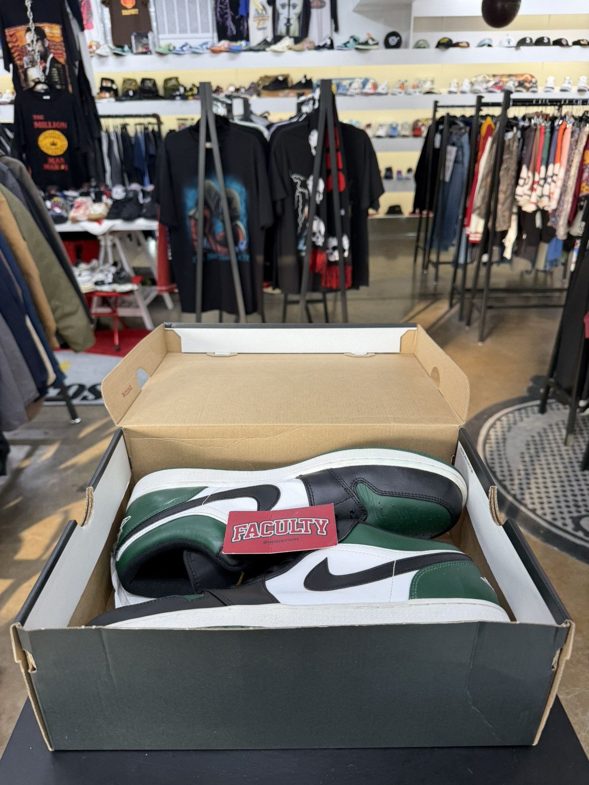 Jordan Brand Air Jordan 1 Low Green Toe Size 13 (2021) Size US 13 / EU 46 - 11 Thumbnail