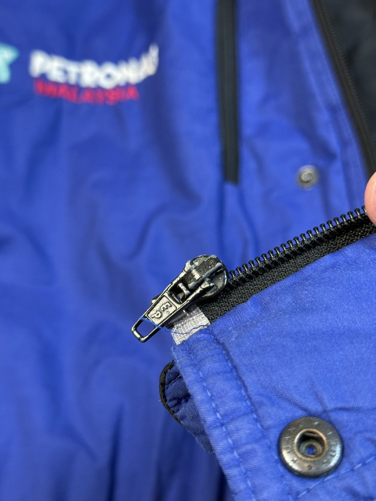 Red Bull × Vintage Vintage Red Bull Sauber Malaysia Blue Racing Jacket Size US L / EU 52-54 / 3 - 15 Thumbnail