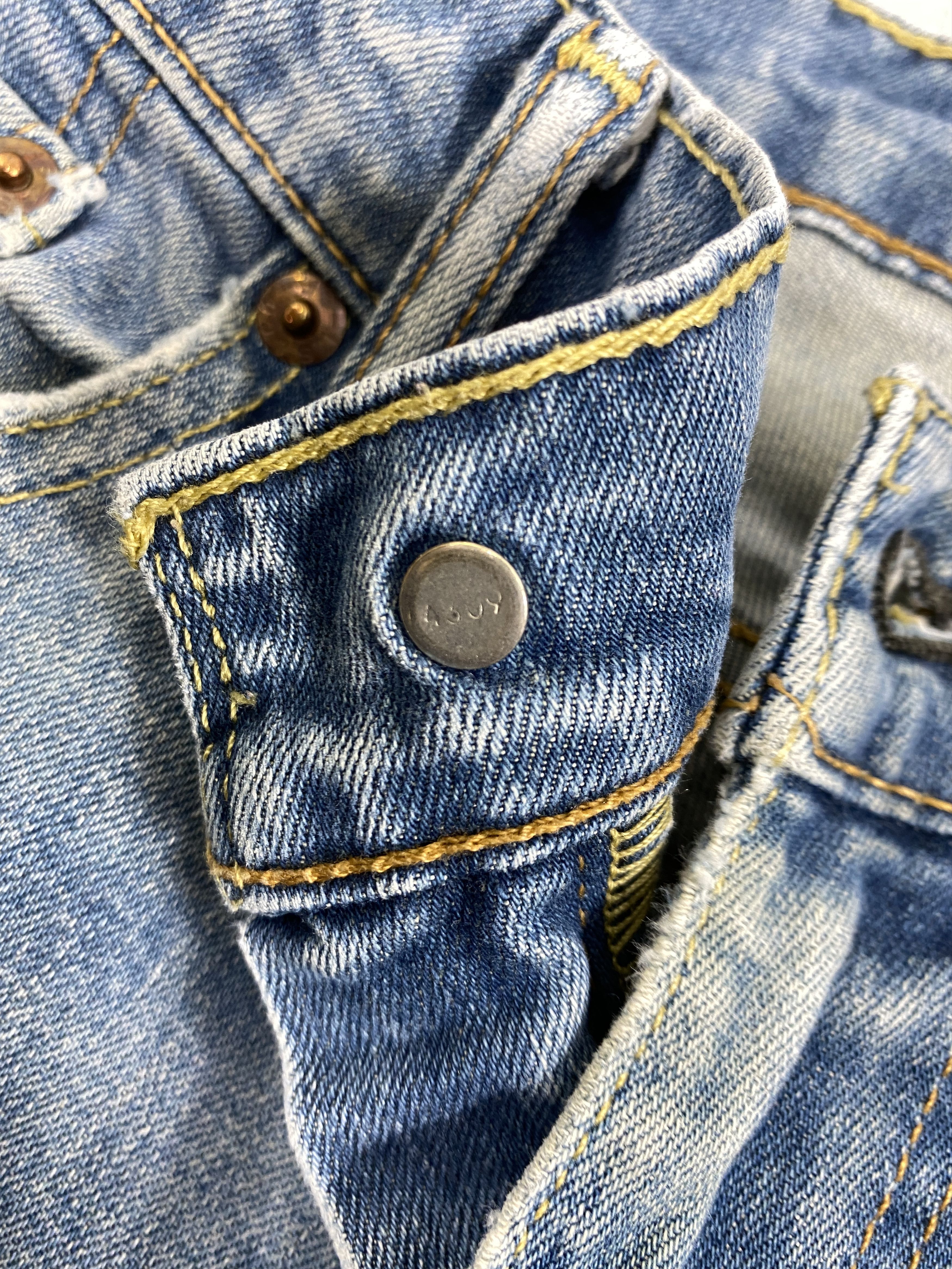 Levi's Light Wash Levi's 505 Jeans 33x28.5 Denim -SJ139 Size US 33 - 7 Thumbnail