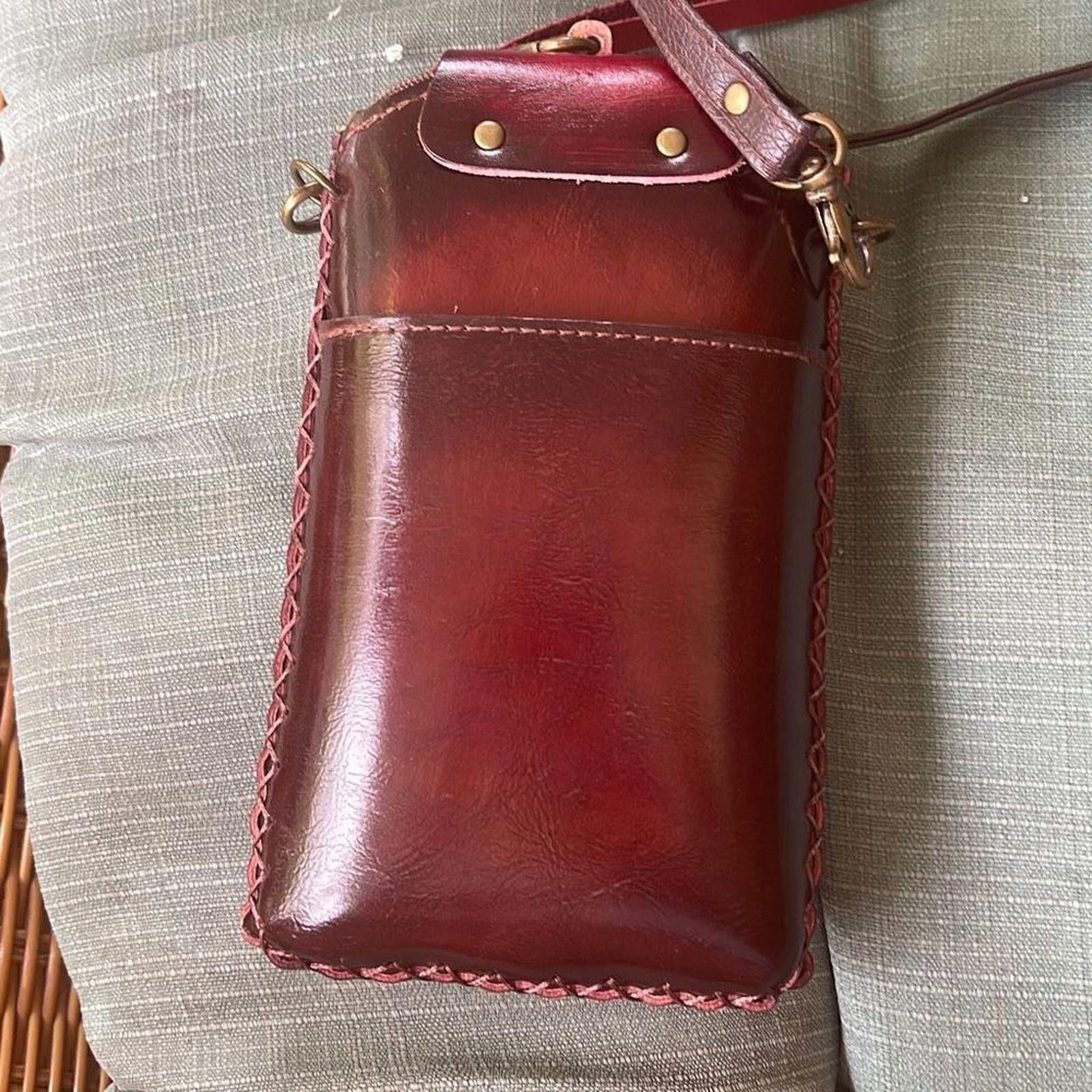 NASCAR Hand crafted, leather cell phone, cross, body skull purse Size ONE SIZE - 4 Thumbnail