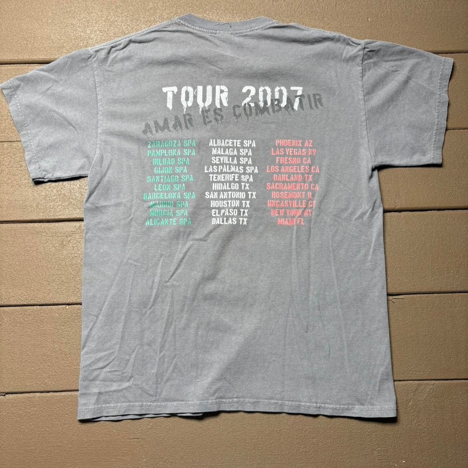 Gildan Vintage Mana Amar Es Combatir Rock Band T-shirt Size US M / EU 48-50 / 2 - 2 Thumbnail