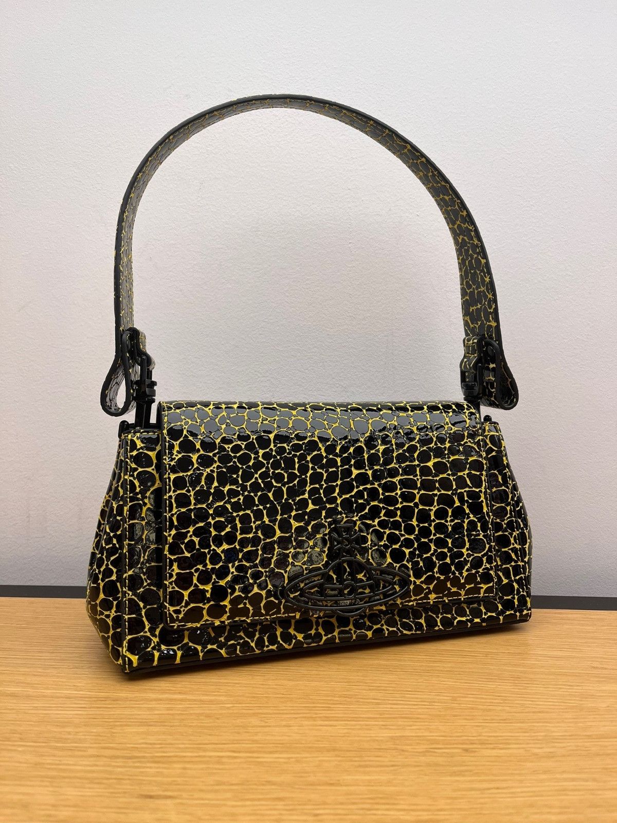 Vivienne Westwood o1f1d3z0625 Size: OS / Hazel Medium Handbag in Black/Yellow Size ONE SIZE - 1 Preview