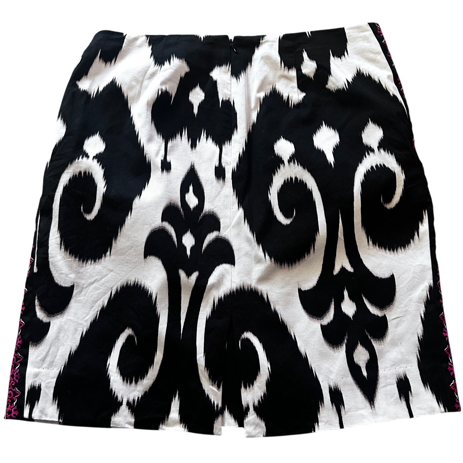 White House Black Market WHITE HOUSE BLACK MARKET Abstract Embroidered Skirt size 10 Size 32" / US 10 / IT 46 - 1 Thumbnail