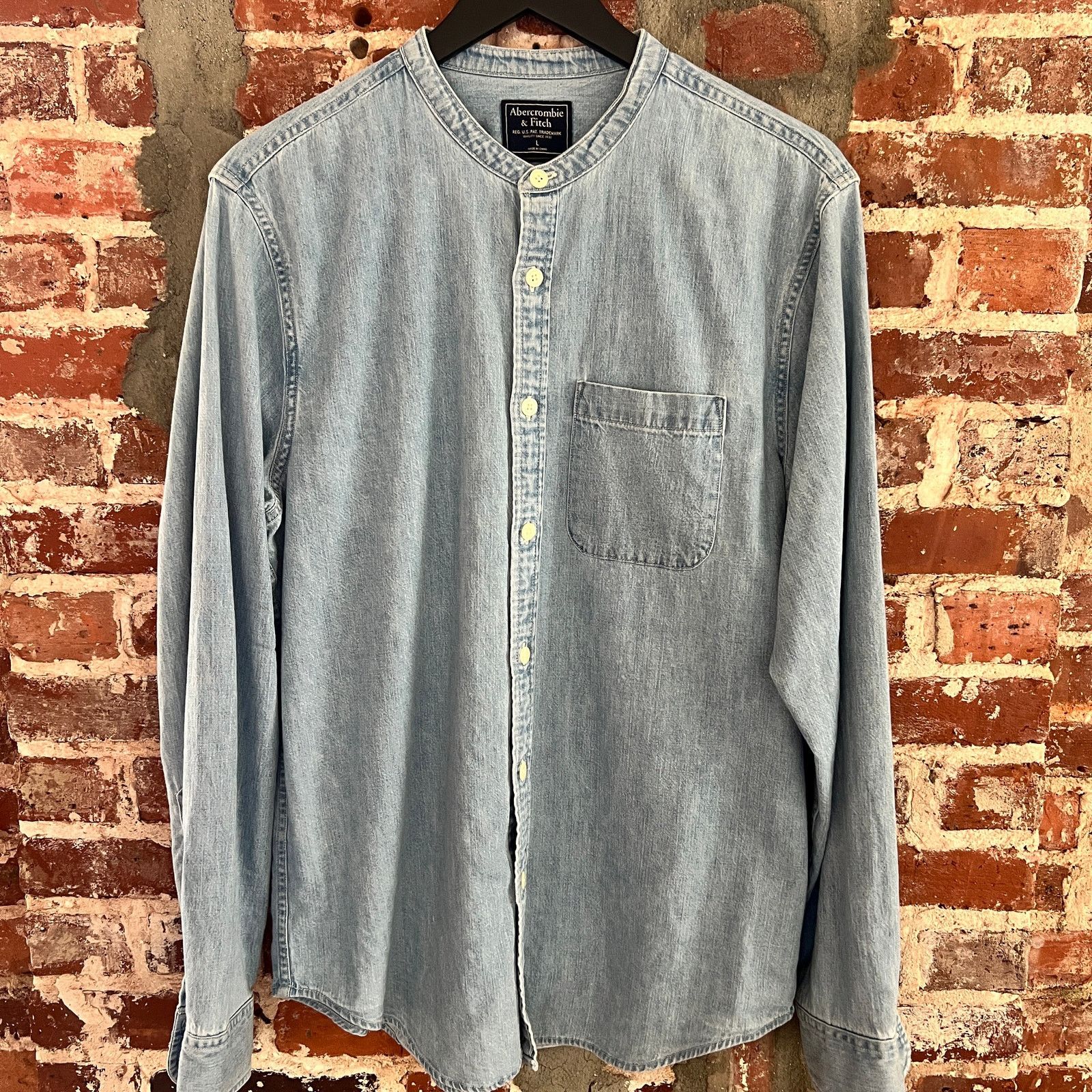 Abercrombie & Fitch Abercrombie & Fitch Men's Collarless Denim Shirt L 22.5x29 Size US L / EU 52-54 / 3 - 2 Thumbnail