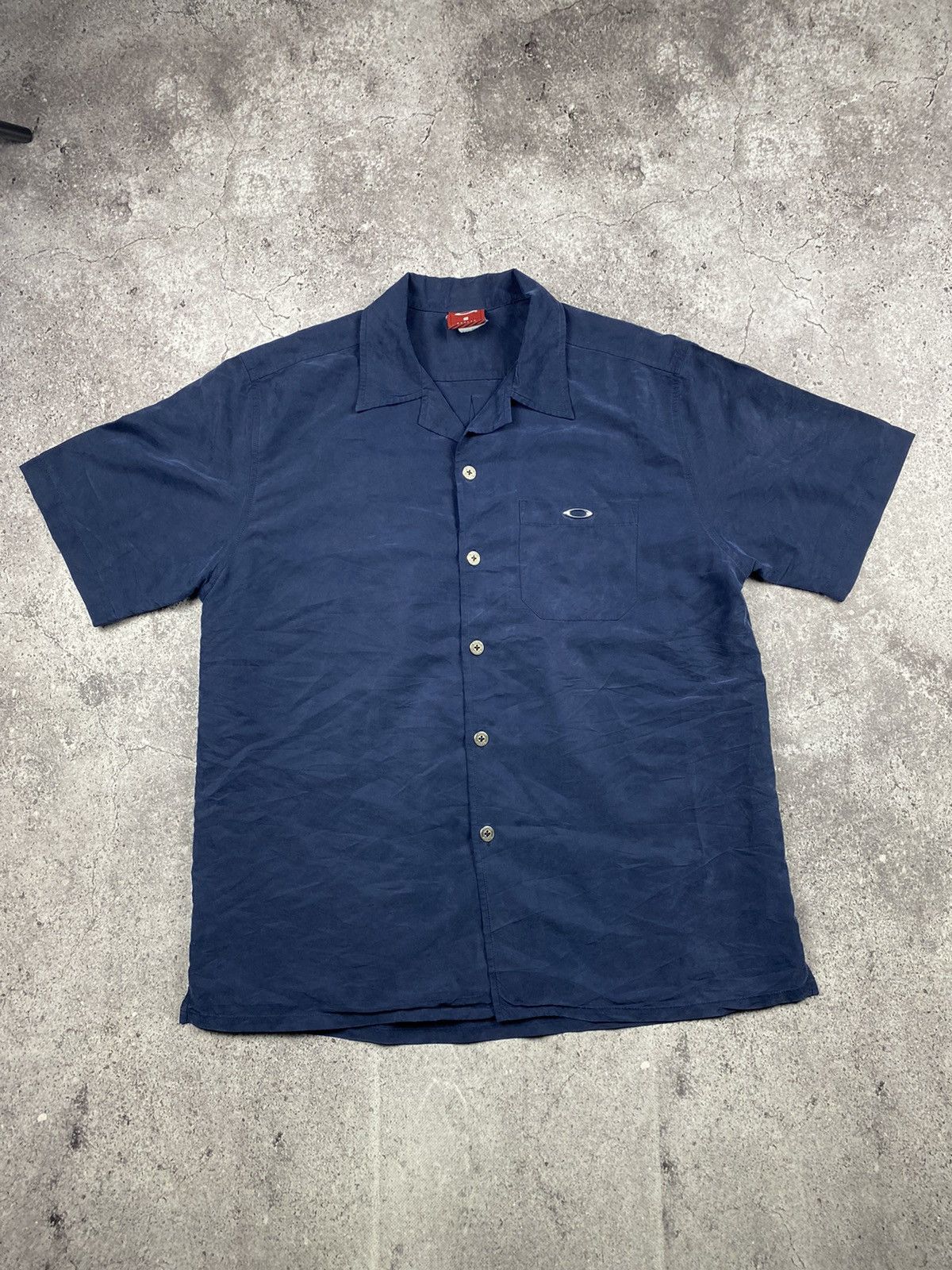 Oakley × Vintage Rare Vintage Oakley Metal Logo Wide Shirt Size US S / EU 44-46 / 1 - 1 Thumbnail