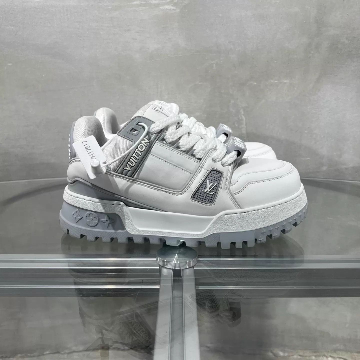 Louis Vuitton LV Trainer Ditto White Gray UK1/35 Size US 4.5 / IT 34.5 - 4 Thumbnail