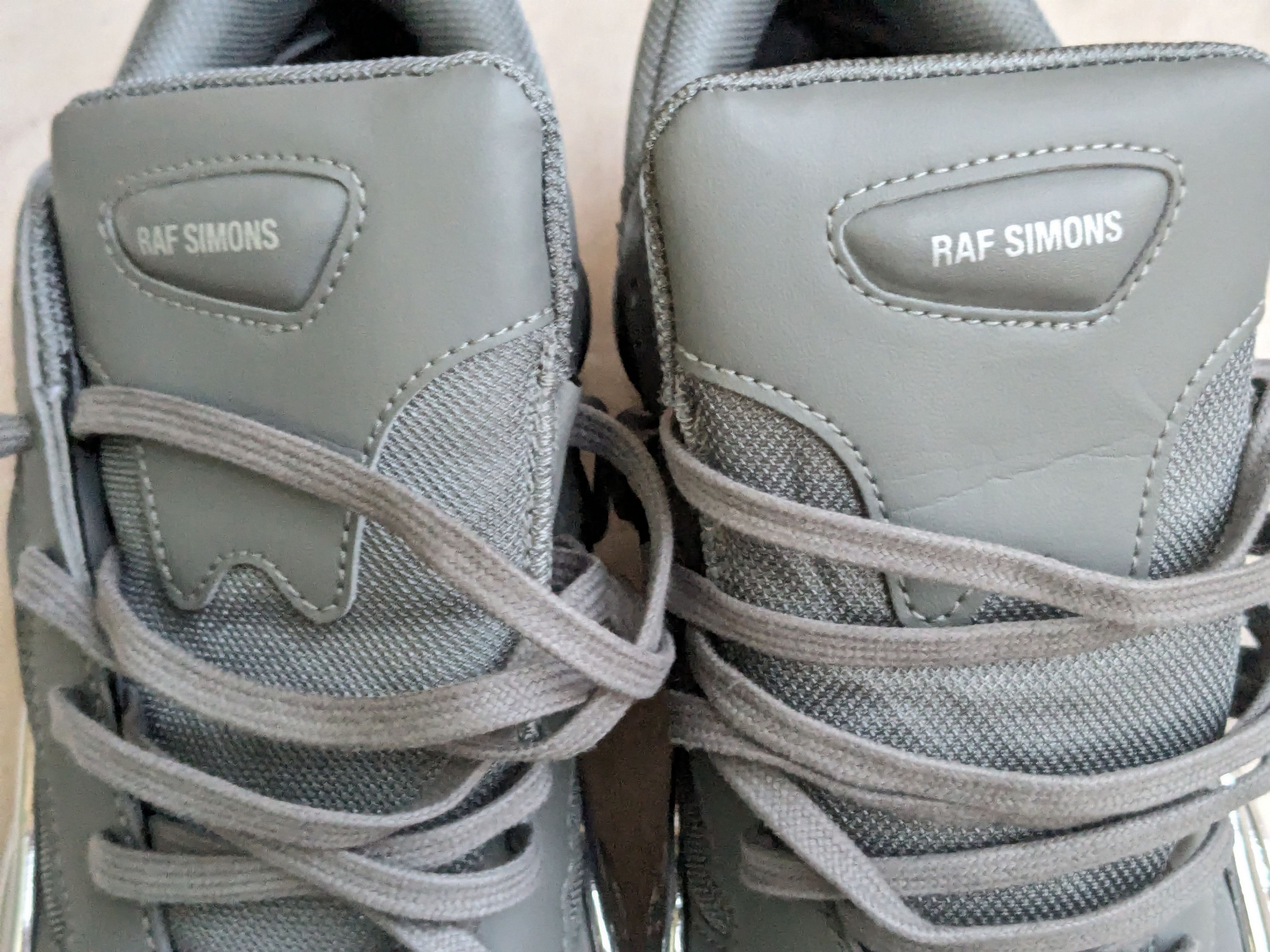 Raf Simons Raf Simons x Adidas Ozweego Metallic Ash Gray 10.5 EE7946 Size US 10.5 / EU 43-44 - 5 Thumbnail