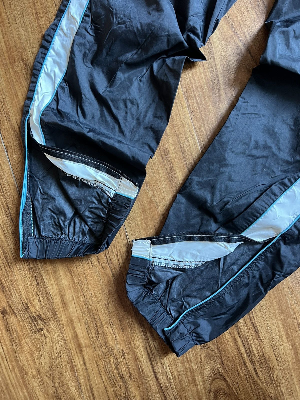 Vintage × Wilson Cool Vintage Y2K Wilson Athletics nylon track pant tennis Size US 30 / EU 46 - 4 Thumbnail