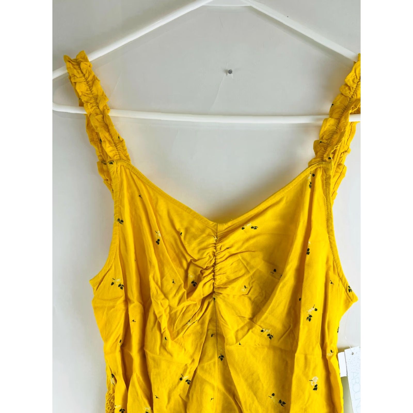 Vintage ABOUND Top Women's Size M Yellow Rose Floral Ruffled Sleeve Smocked Front NWT Size M / US 6-8 / IT 42-44 - 3 Thumbnail