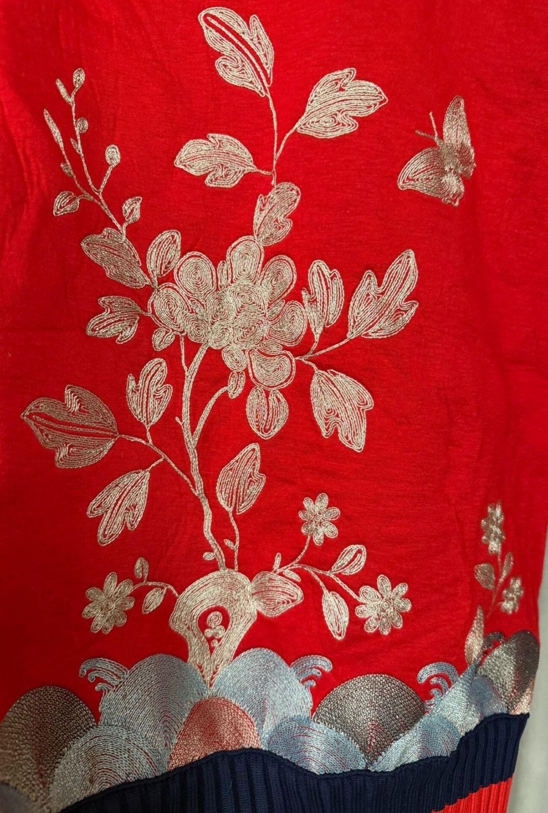 Gucci Gucci Runway Red Gold Thread Embroidered Knit Size US XS / EU 42 / 0 - 3 Thumbnail