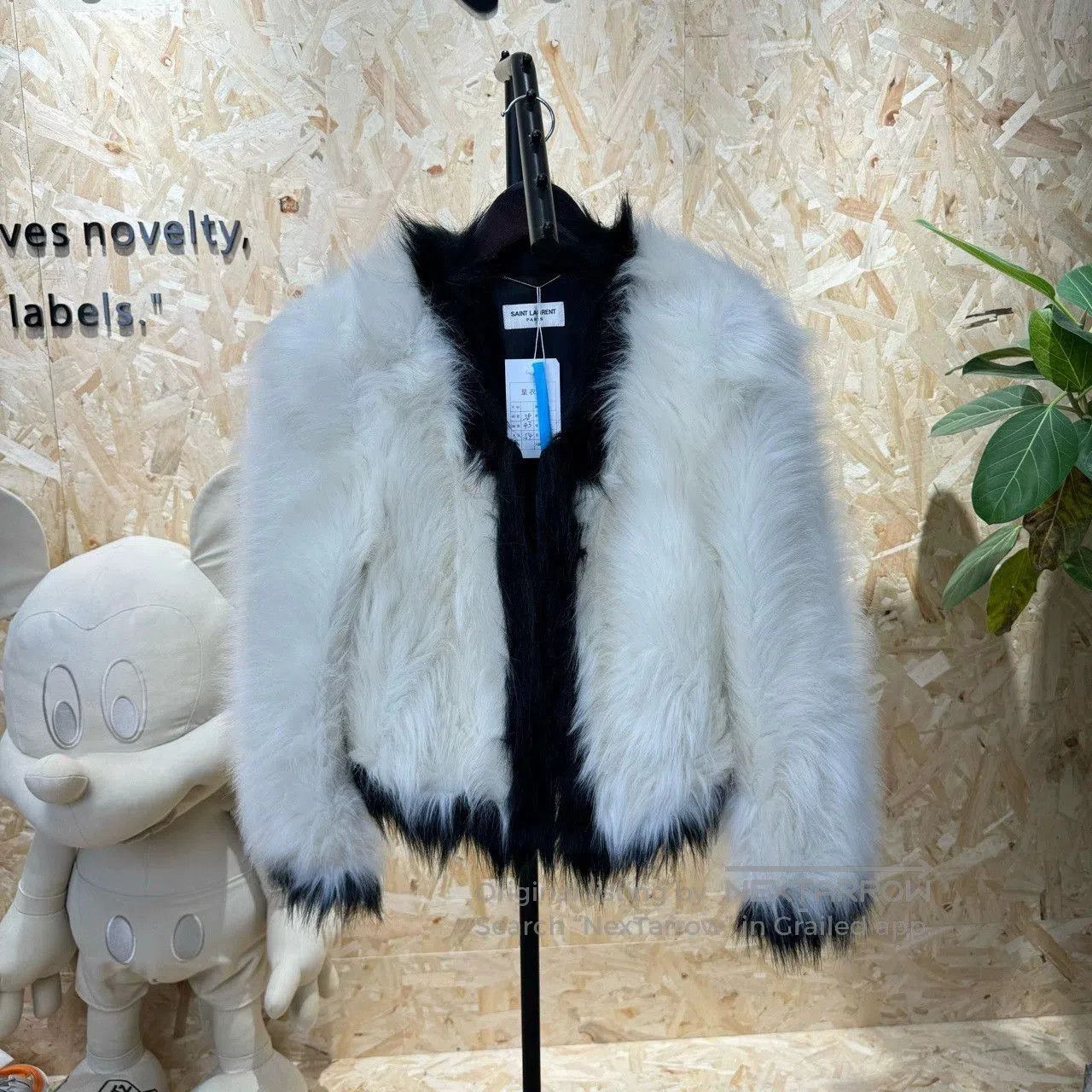 Yves Saint Laurent saint laurent black and white fur jacket. Size M / US 6-8 / IT 42-44 - 2 Thumbnail