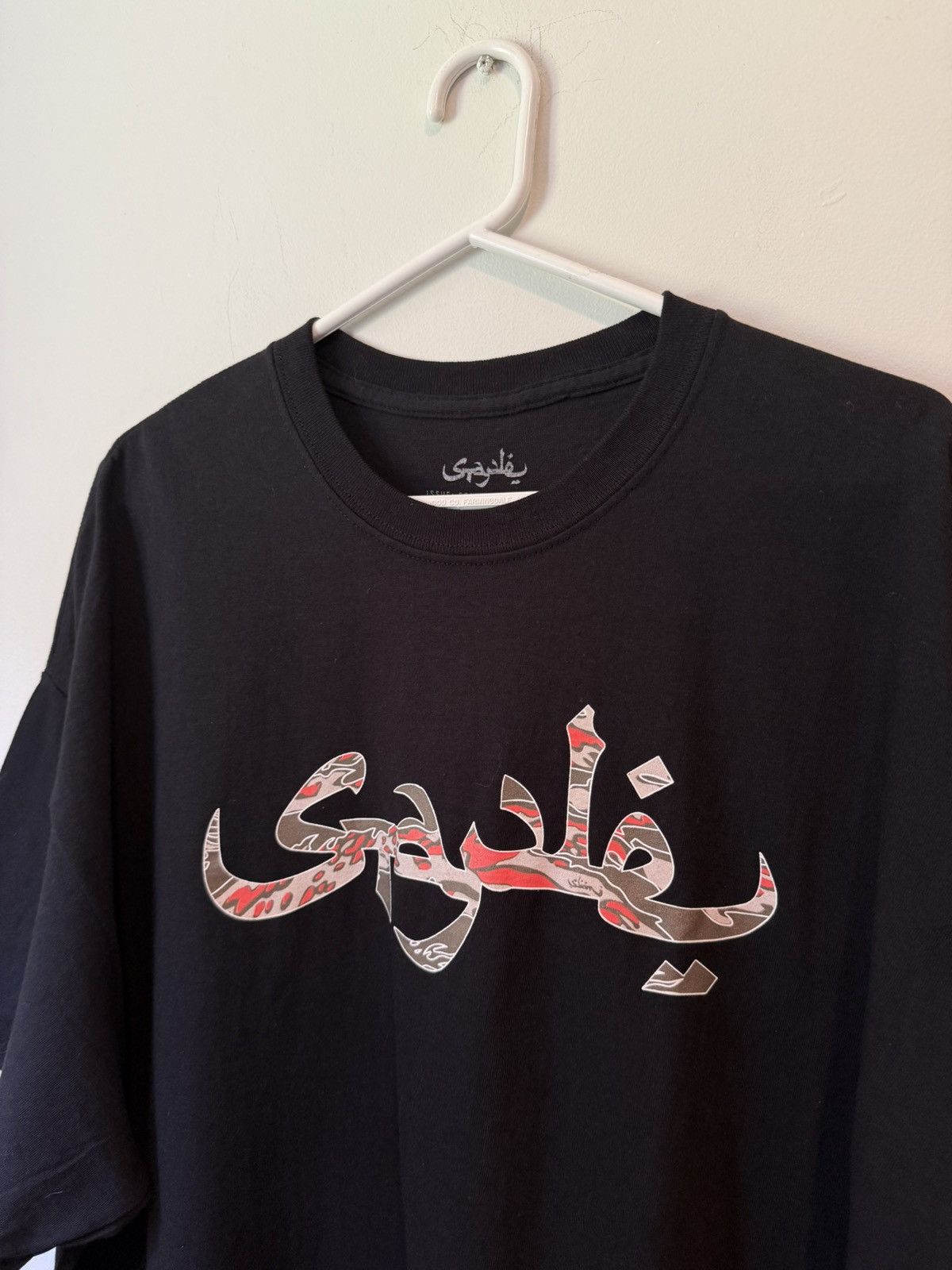 Staple Staple x Sabotage SBTG Arabic Logo Pigeon T-shirt Size US XXL / EU 58 / 5 - 3 Thumbnail