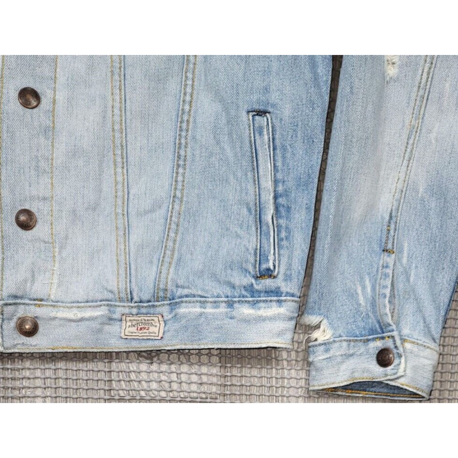 Abercrombie & Fitch VINTAGE Abercrombie & Fitch Distressed Blue Denim Trucker Jacket Women L Heavyweight jacket Blue 90s Grunge Embroidered Logo... Size L / US 10 / IT 46 - 5 Thumbnail
