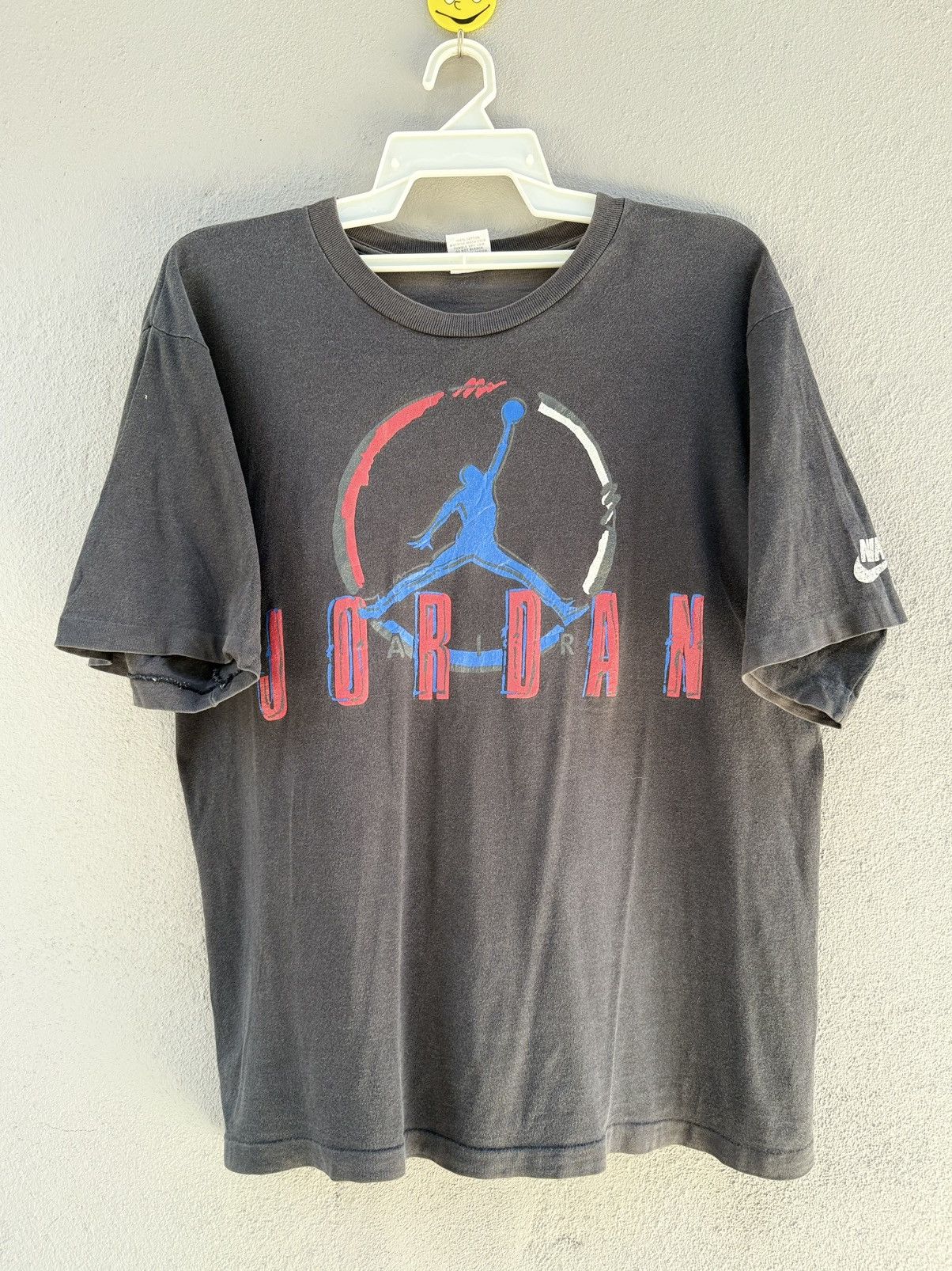 Nike Thrashed Vintage 90s Nike Air Jordan Jump Man Boxy Faded Tee Size US M / EU 48-50 / 2 - 1 Thumbnail