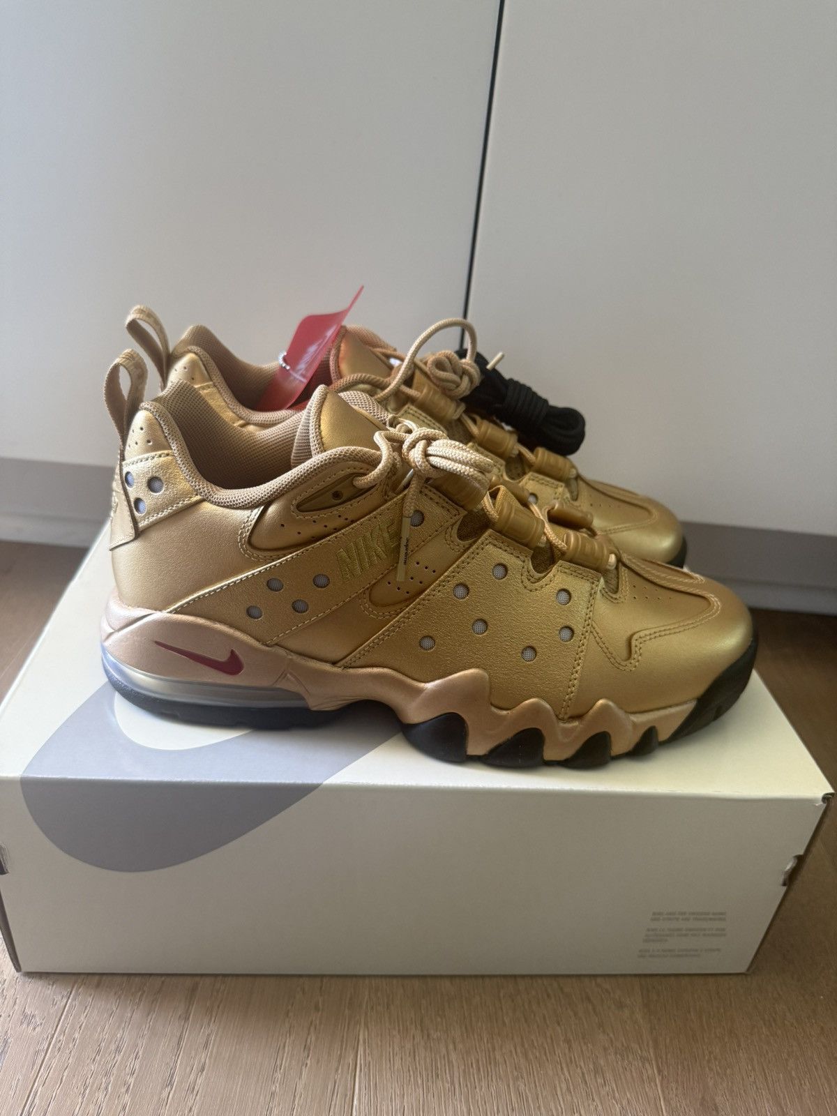 Nike × Supreme Nike SB Air Max 2 CB ‘94 Low Supreme Metallic Gold Size 8.5 Size US 8.5 / EU 41-42 - 5 Thumbnail