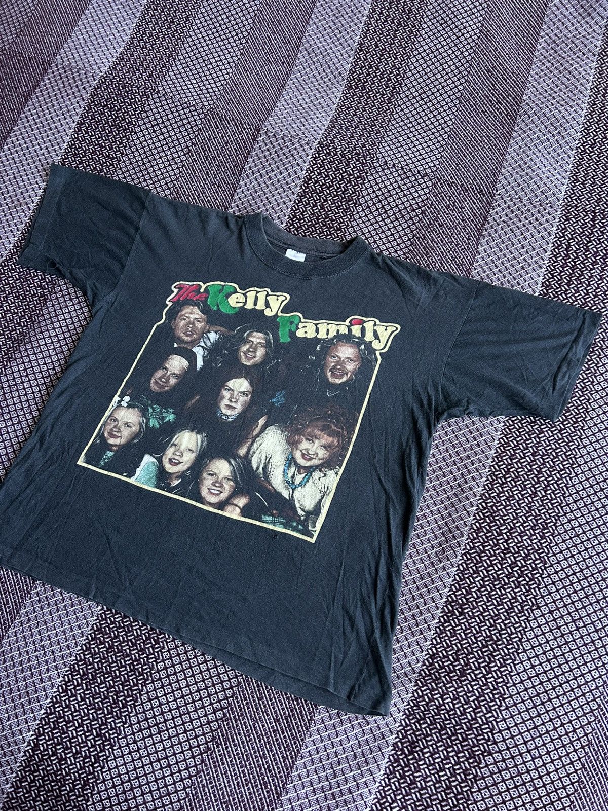 Vintage Vintage Merch The Kelly Family Face Printed 90s Tee Rare Y2K Size US L / EU 52-54 / 3 - 2 Thumbnail