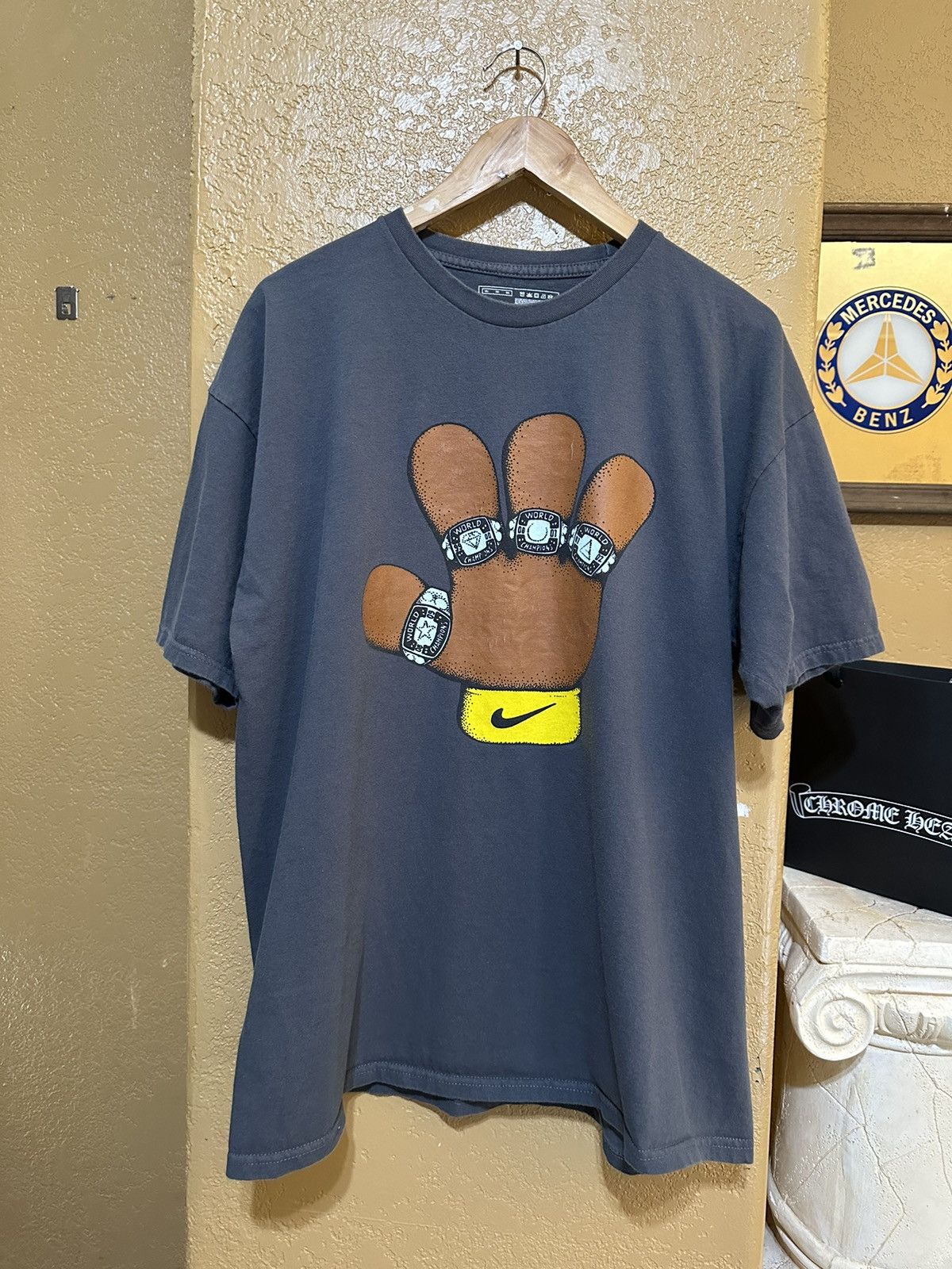 Nike newest x Kobe MVPuppet LA tee