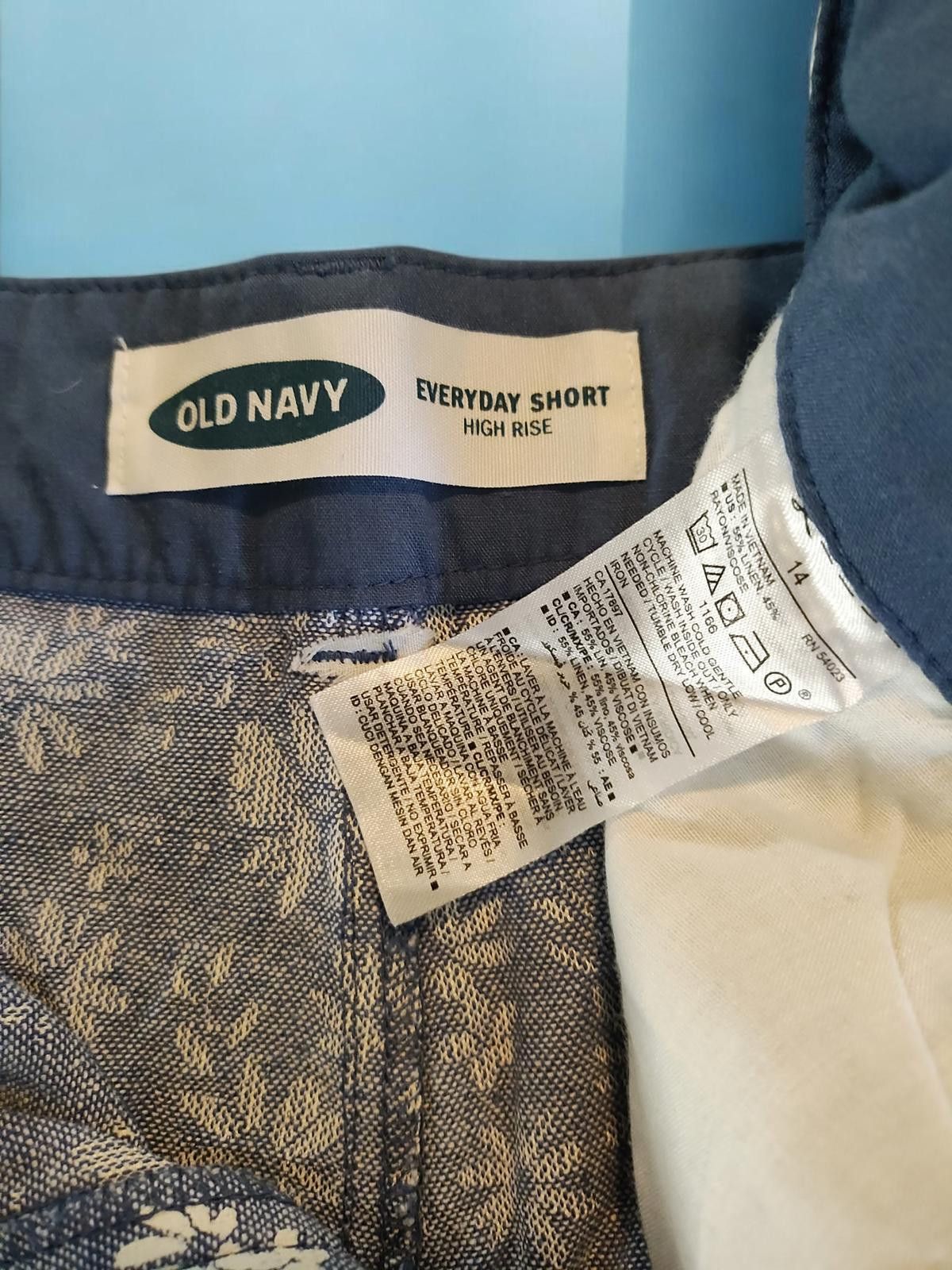Old Navy Size 14 High Rise Everyday Jean Shorts with Floral Pattern Size 36" / US 14 / IT 50 - 6 Thumbnail