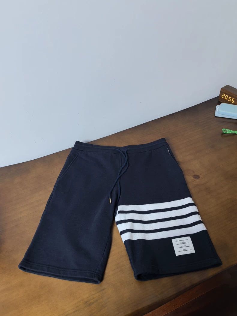 Thom Browne Thom browne Size 1 Classic shorts 2504-Nextarrow Size US 30 / EU 46 - 1 Thumbnail