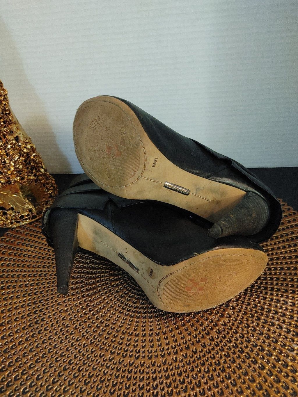 Vince Camuto Vince Camuto Leather Ankle Booties Size 6.5B Size US 6 / IT 36 - 6 Thumbnail