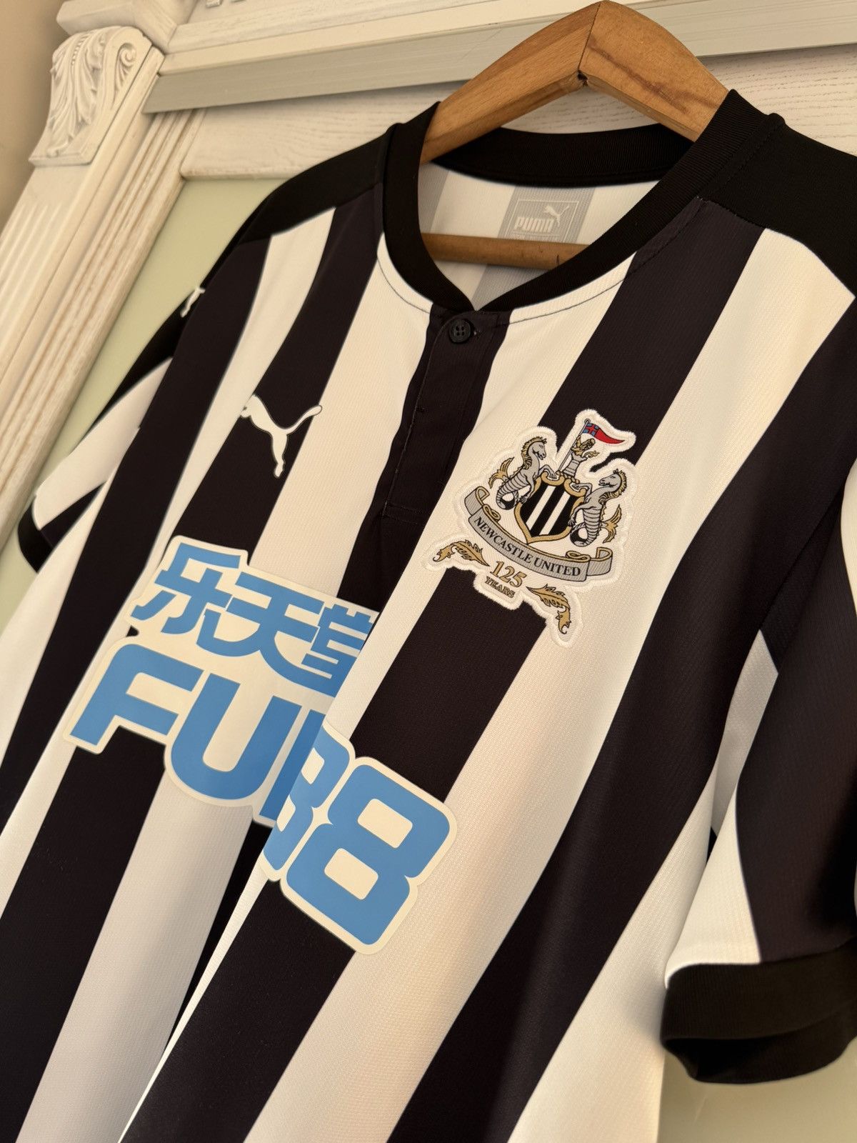 Puma Newcastle United 2017-2018 Home Soccer Jersey Football Shirt Size US XL / EU 56 / 4 - 7 Thumbnail