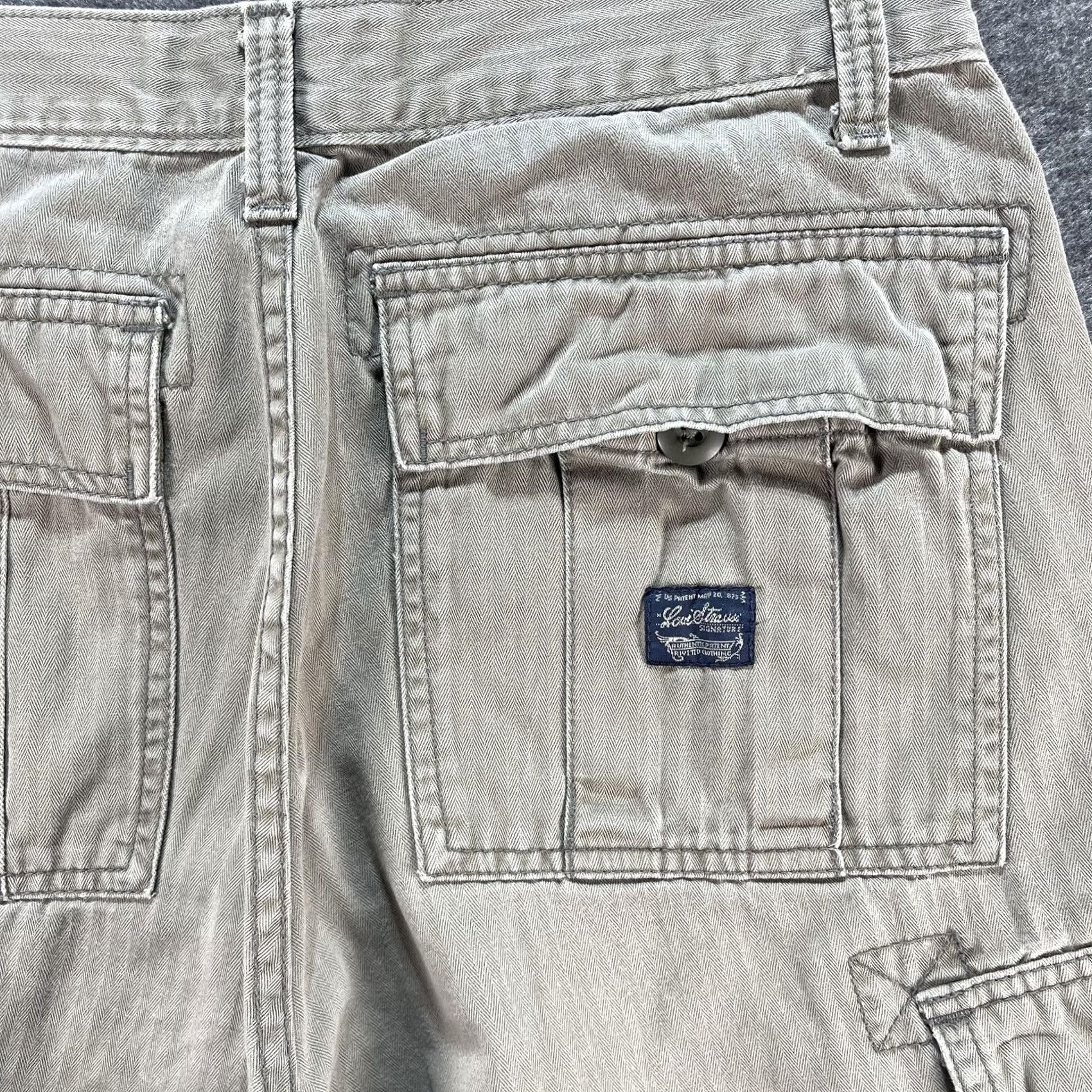 Levi's VINTAGE Levi Strauss Signature Cargo Shorts Mens 29 Khaki Herringbone Utility Cotton Size US 29 - 3 Thumbnail