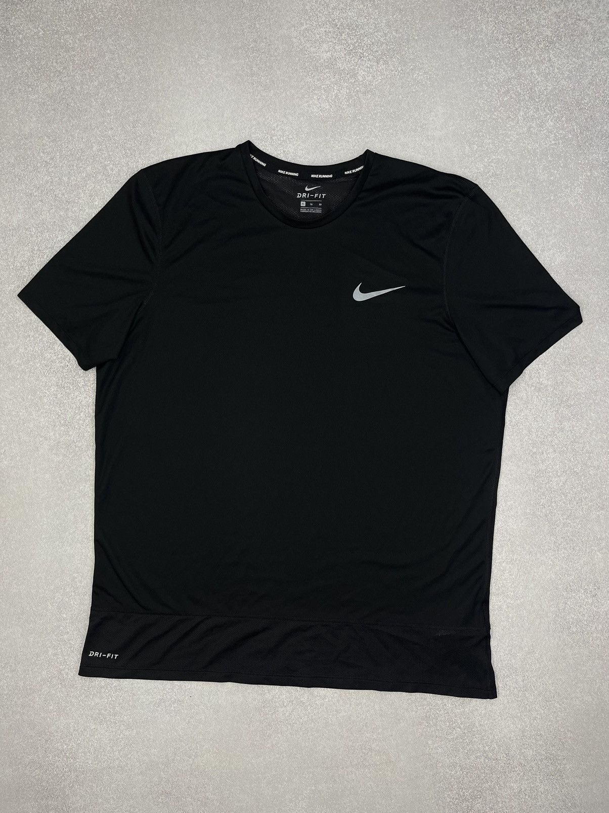Nike Mens Nike Running Dri Fit Black T Shirts To The Grid Size US XL / EU 56 / 4 - 2 Thumbnail