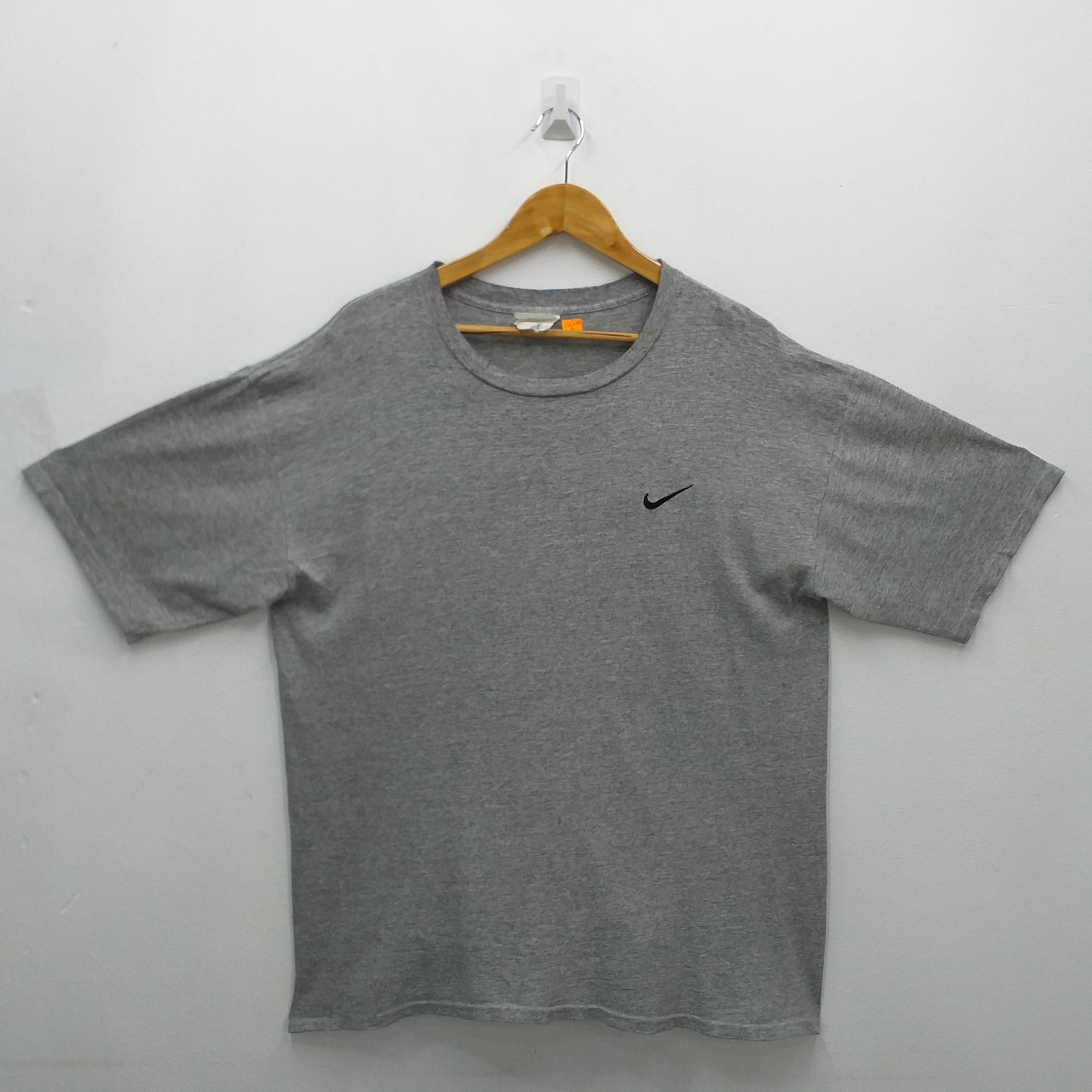 Nike Vintage Nike Small Swoosh XLarge Tshirt -E077 Size US XL / EU 56 / 4 - 1 Thumbnail