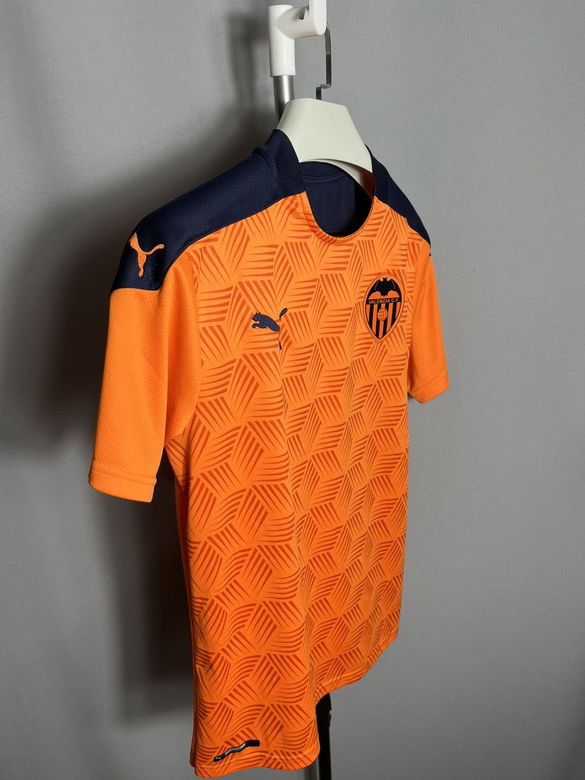 Puma × Sports Specialties VALENCIA FC 2020 2021 AWAY FOOTBALL SHIRT JERSEY CAMISETA Size US M / EU 48-50 / 2 - 3 Thumbnail