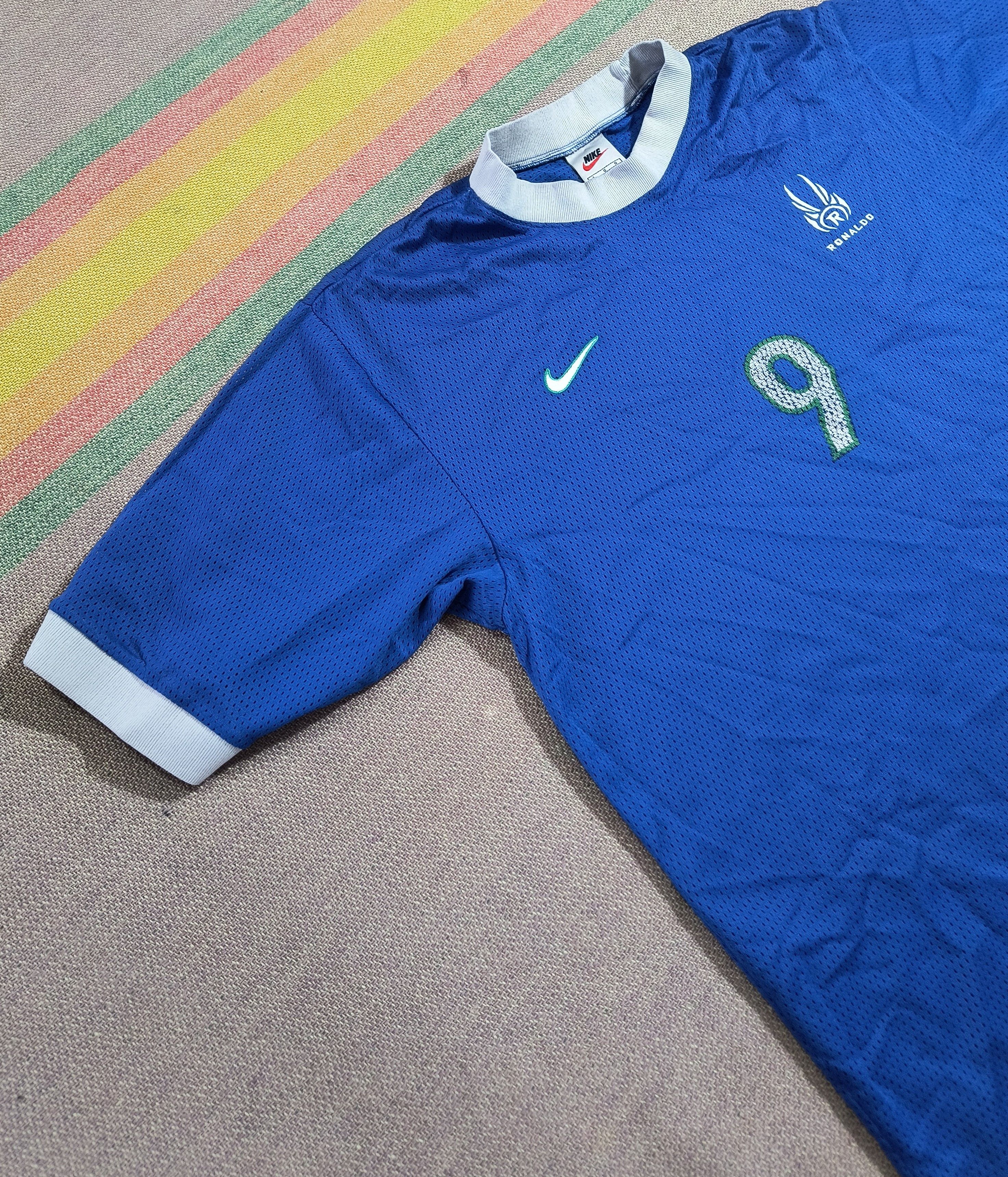 Nike Vintage Nike Ronaldo R9 90s away jersey Size US L / EU 52-54 / 3 - 6 Thumbnail