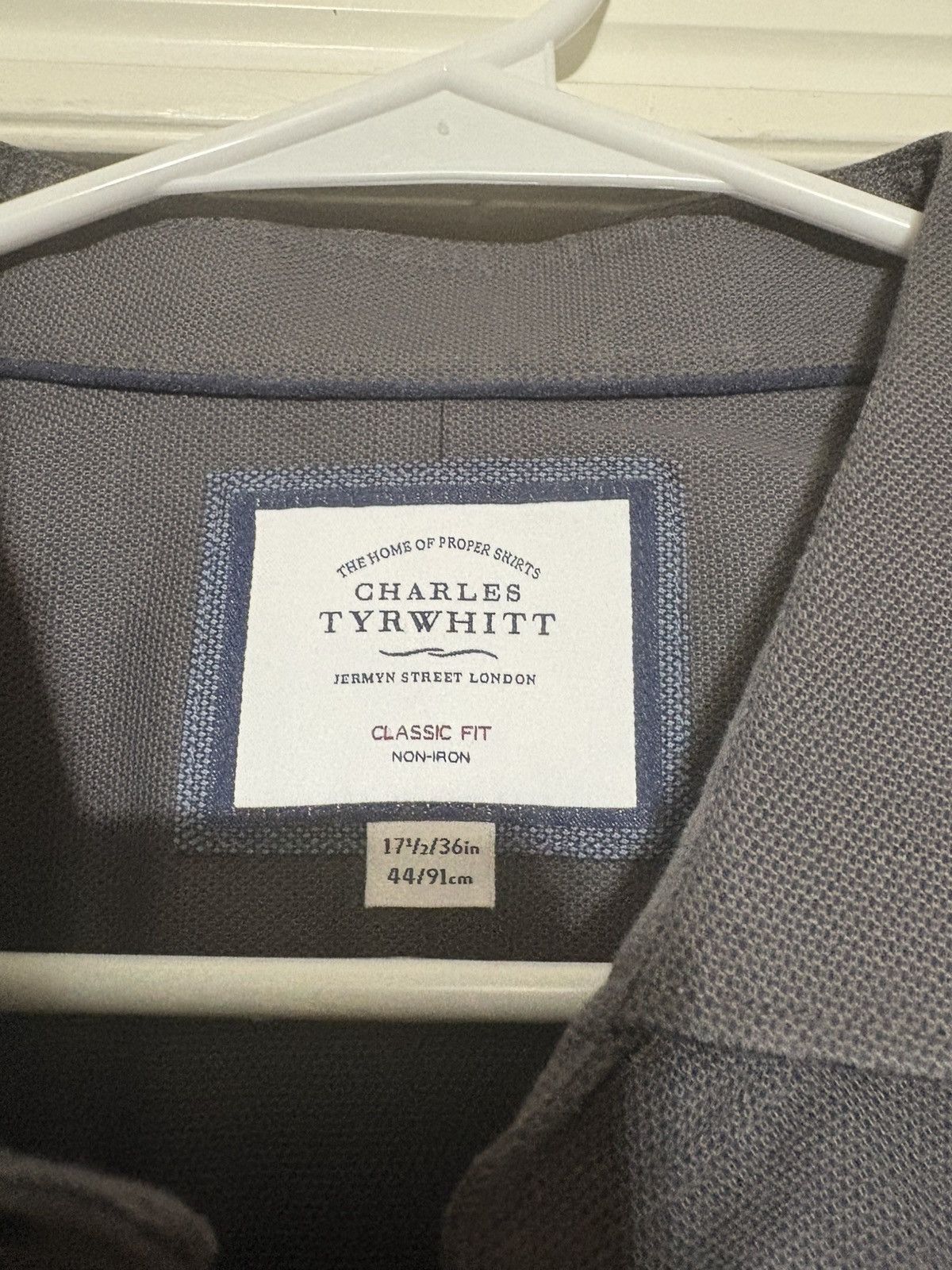 Charles Tyrwhitt Charles Tyrwhitt charcoal button up spread collar Size US XL / EU 56 / 4 - 2 Thumbnail