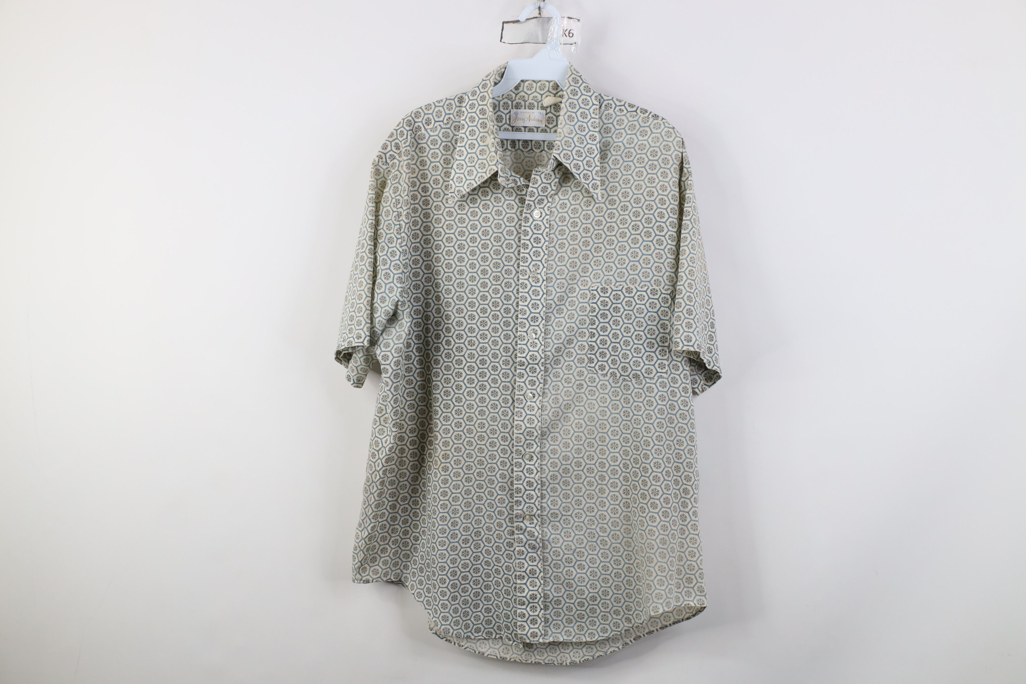 Vintage Vintage 70s Streetwear Geometric Dagger Collar Button Shirt Size US L / EU 52-54 / 3 - 1 Thumbnail