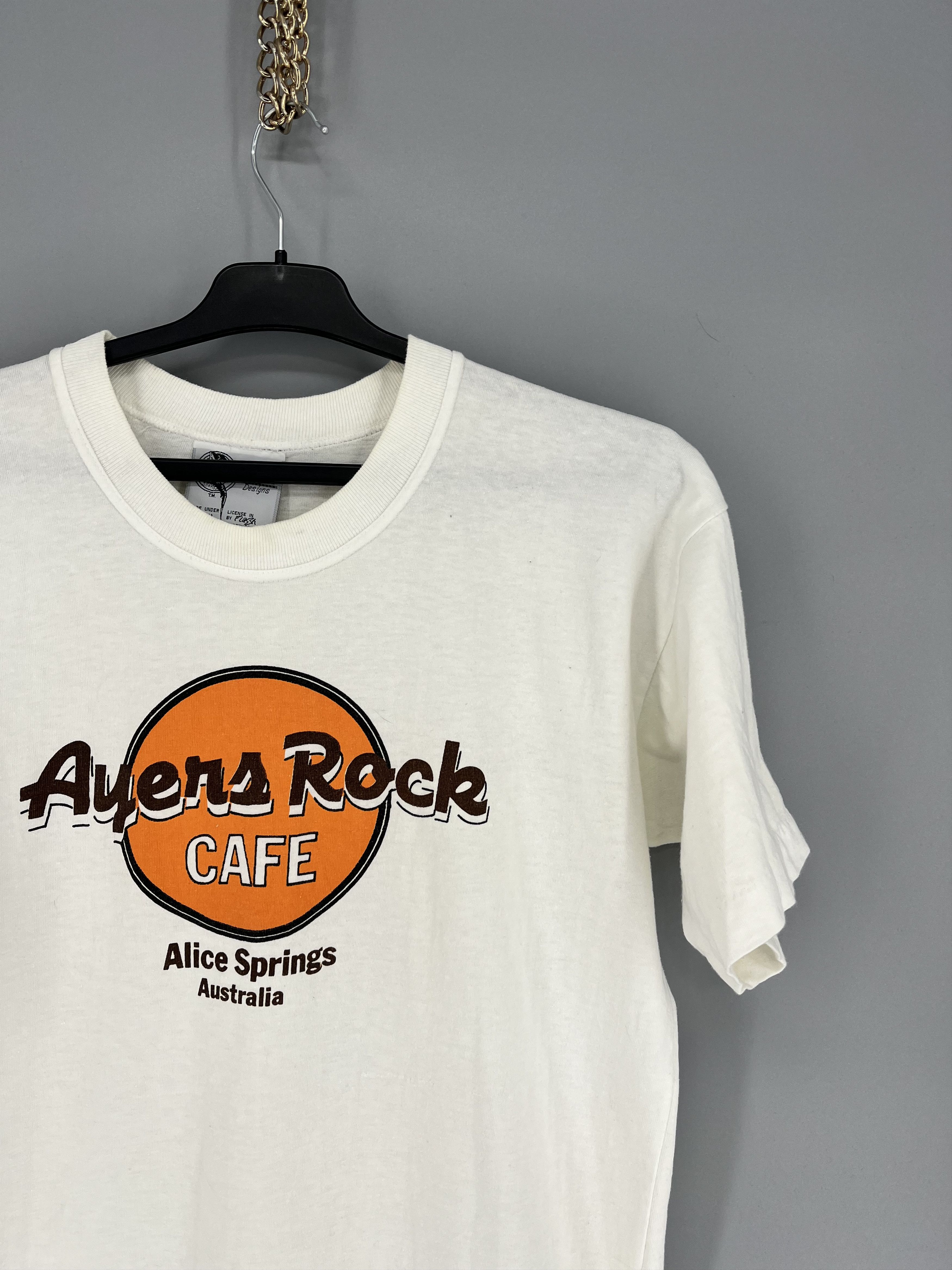 Band Tees Vintage 80s 90s Ayers Rock CAFE Alice Springs Australia Size US L / EU 52-54 / 3 - 5 Thumbnail