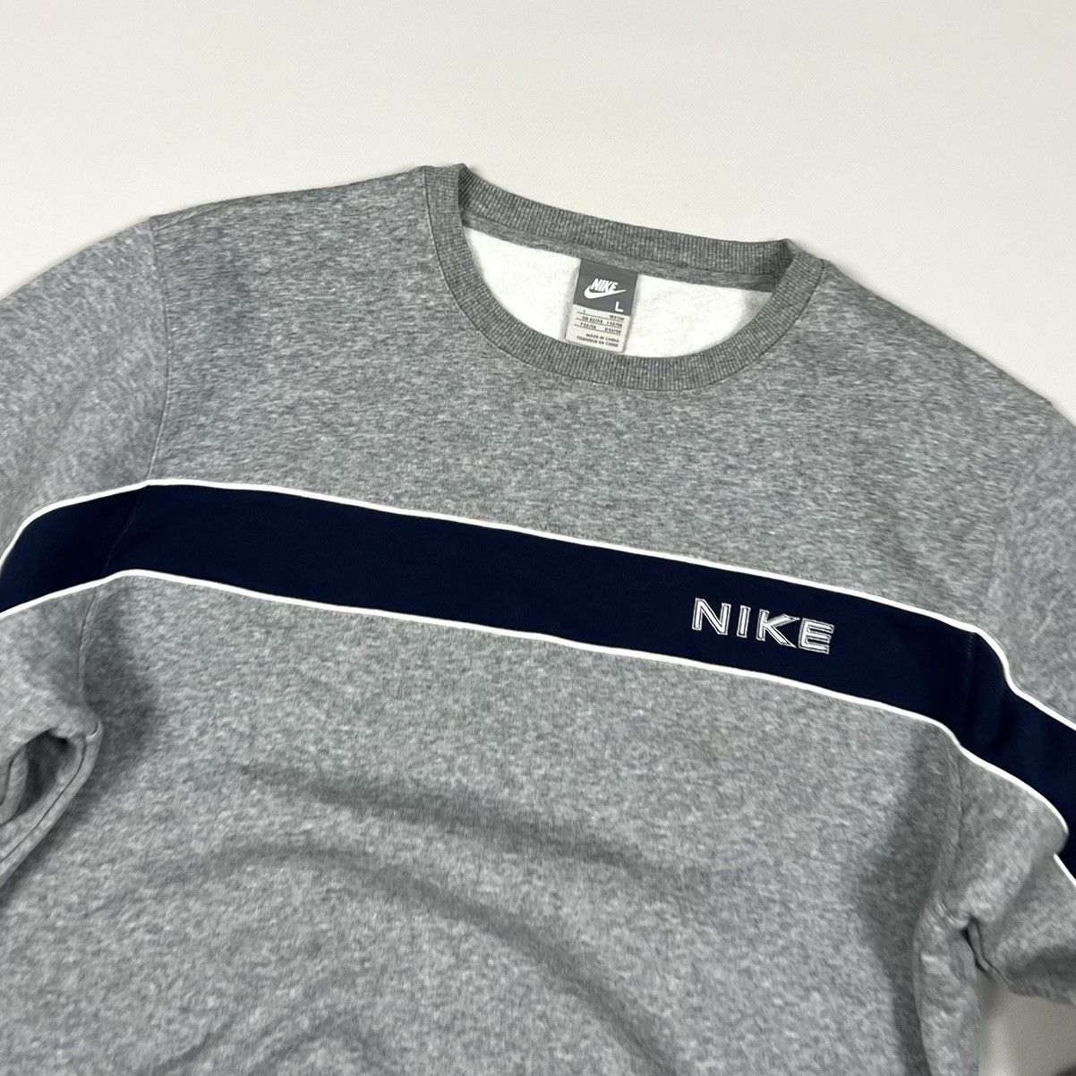 Nike × Vintage Vintage Nike Logo Cotton Grey Sweatshirt Y2k Men’s Size L Size US L / EU 52-54 / 3 - 3 Thumbnail