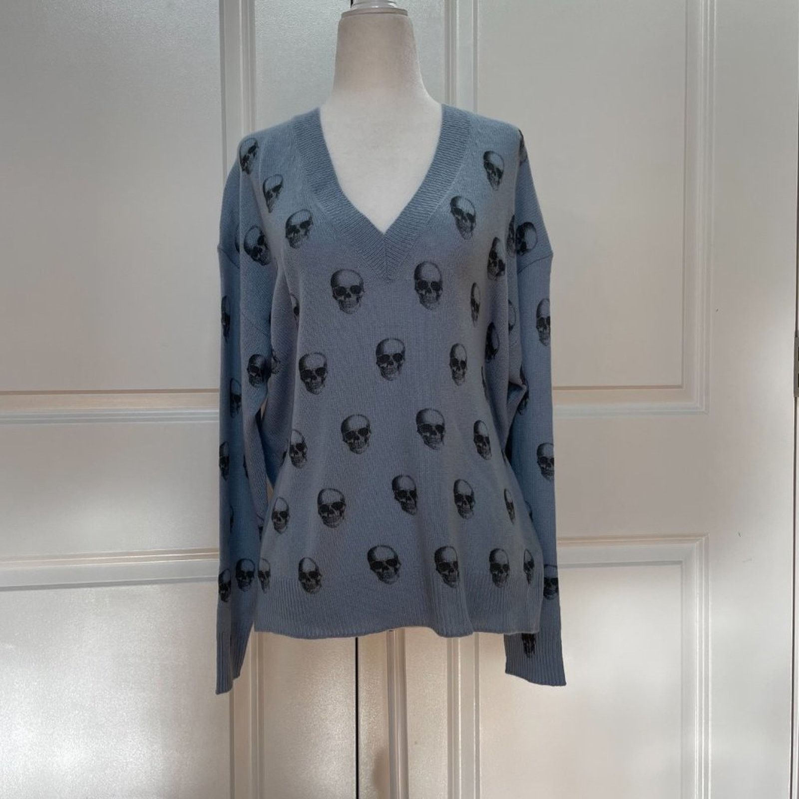 360Cashmere V-Neck Skull Print Cashmere Sweater 360 Cashmere Size M / US 6-8 / IT 42-44 - 2 Thumbnail