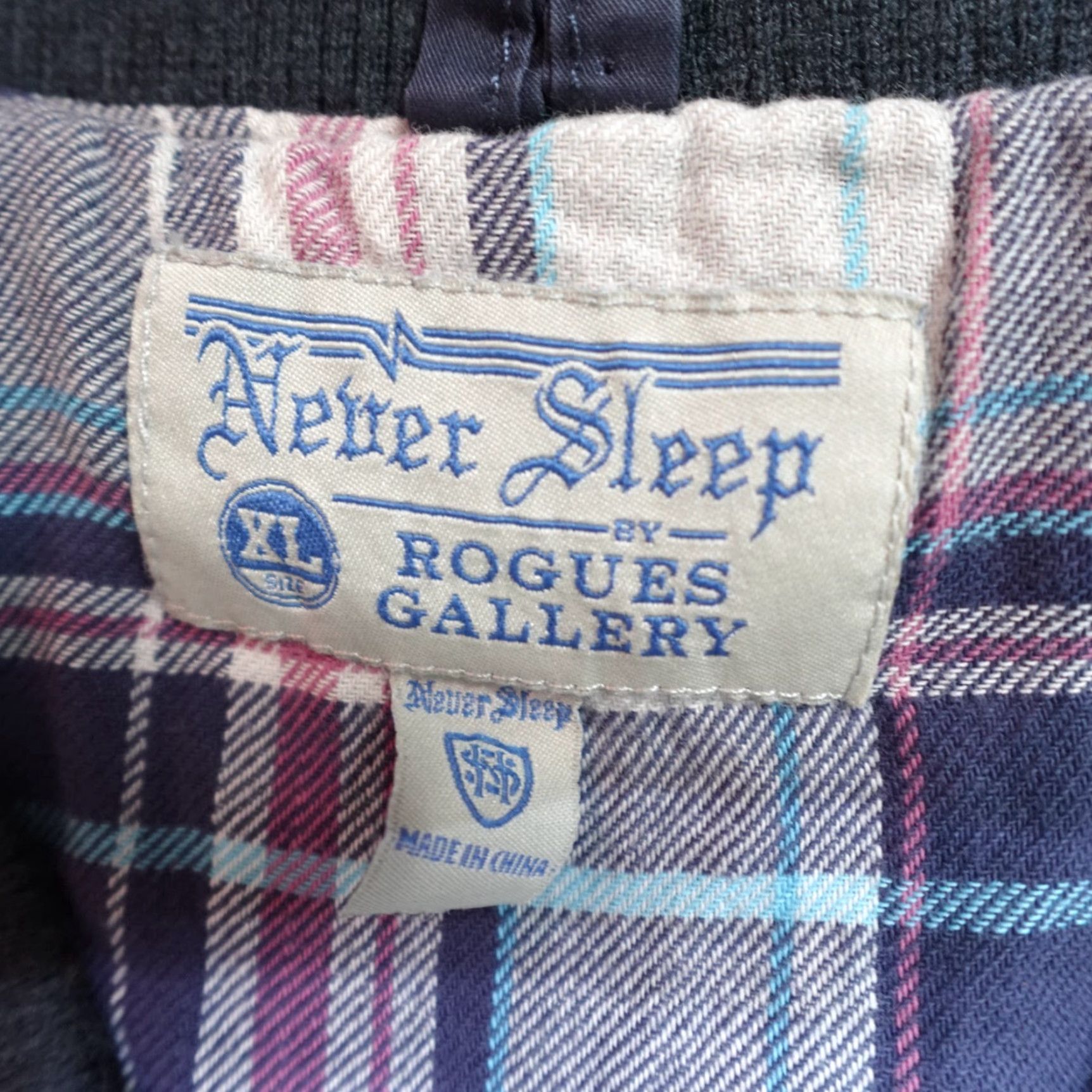 Vintage VINTAGE Rogues Gallery Jacket XL Blue Bomber Embroidered Cotton Mens Jacket Size US XL / EU 56 / 4 - 2 Thumbnail