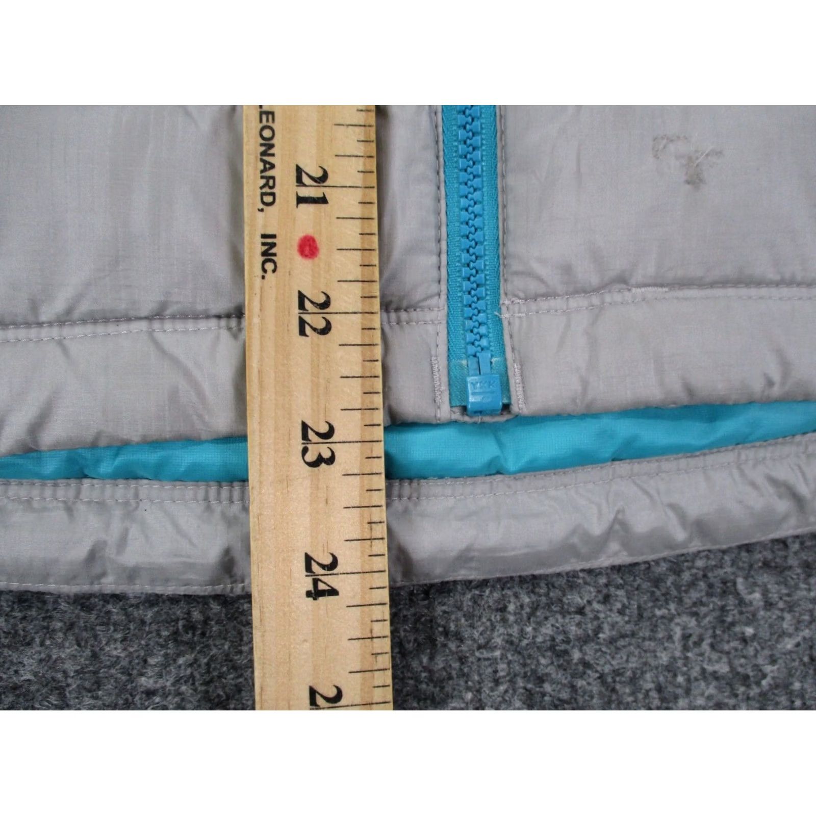 Patagonia Patagonia Vest Women's S Gray Down Puffer Quilted Zip Windproof Pockets Logo 90s Outdoor Casual Jacket Mens Womens Girls Size S / US 4 / IT 40 - 4 Thumbnail