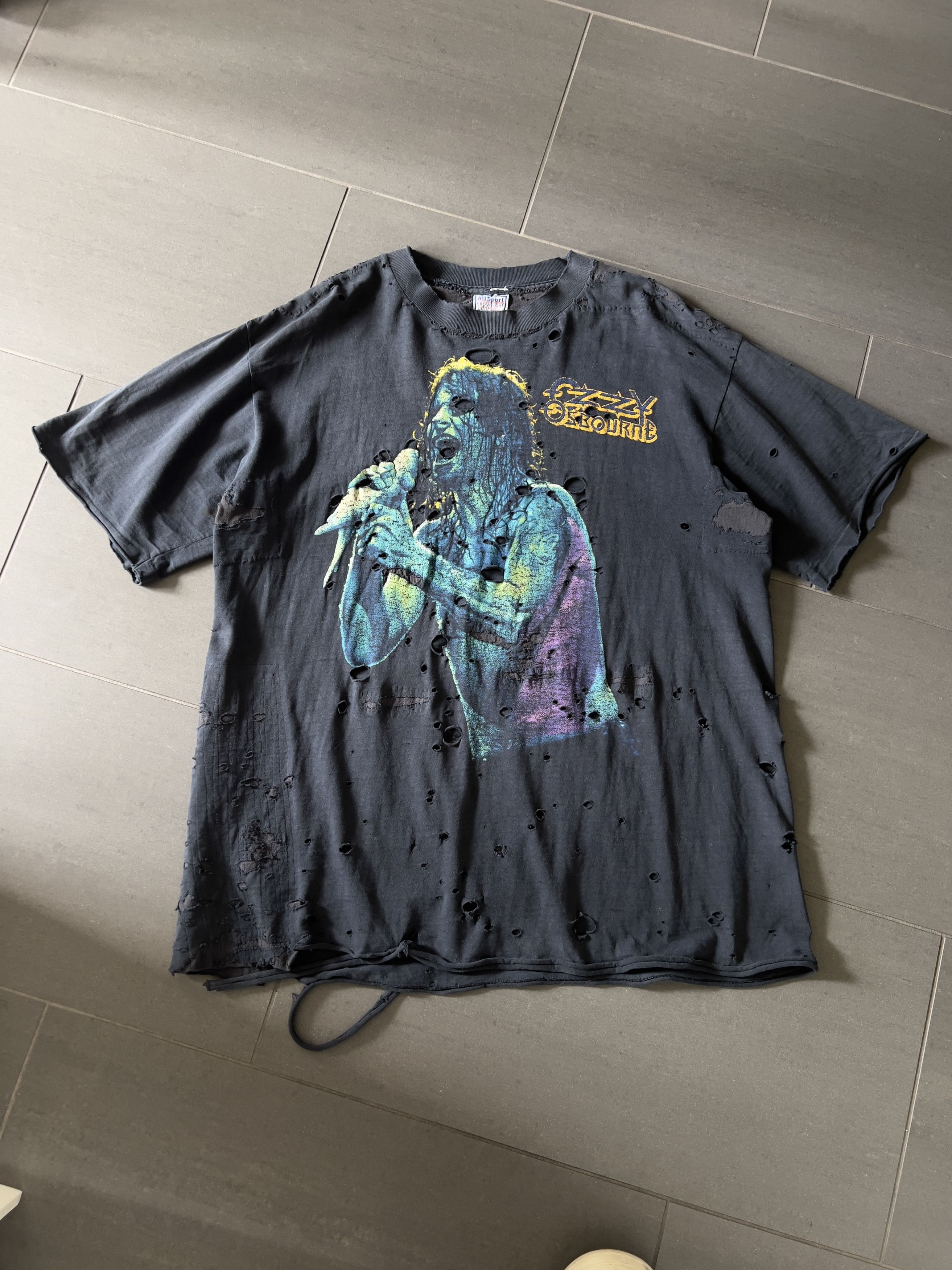 Band Tees Vintage Perfectly Thrashed 90s Ozzy Osbourne Revenge Tee Size US XL / EU 56 / 4 - 9 Thumbnail