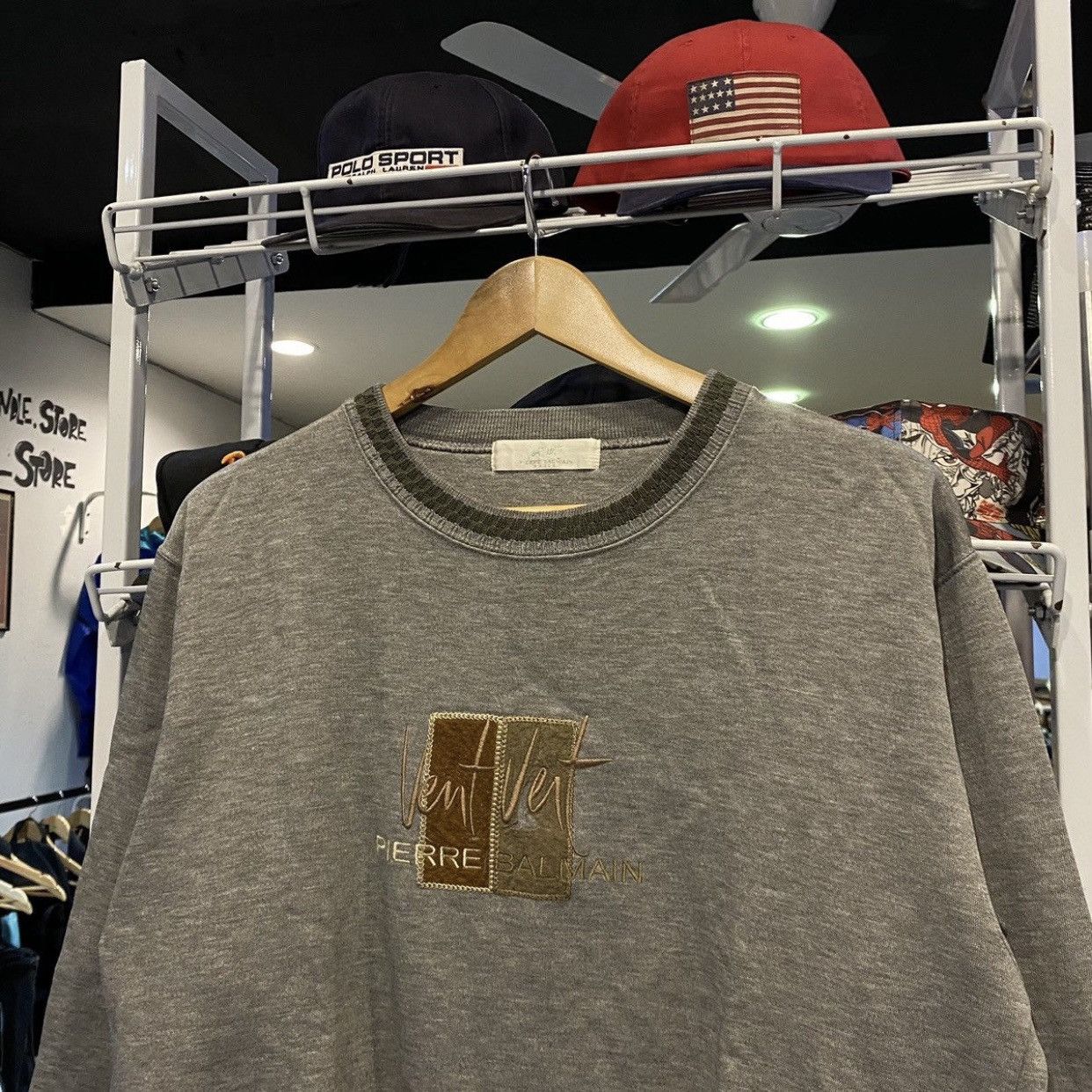 Pierre Balmain Vintage Vent Vent Pierre Balmain Paris Embroid Sweatshirts Size US L / EU 52-54 / 3 - 3 Thumbnail