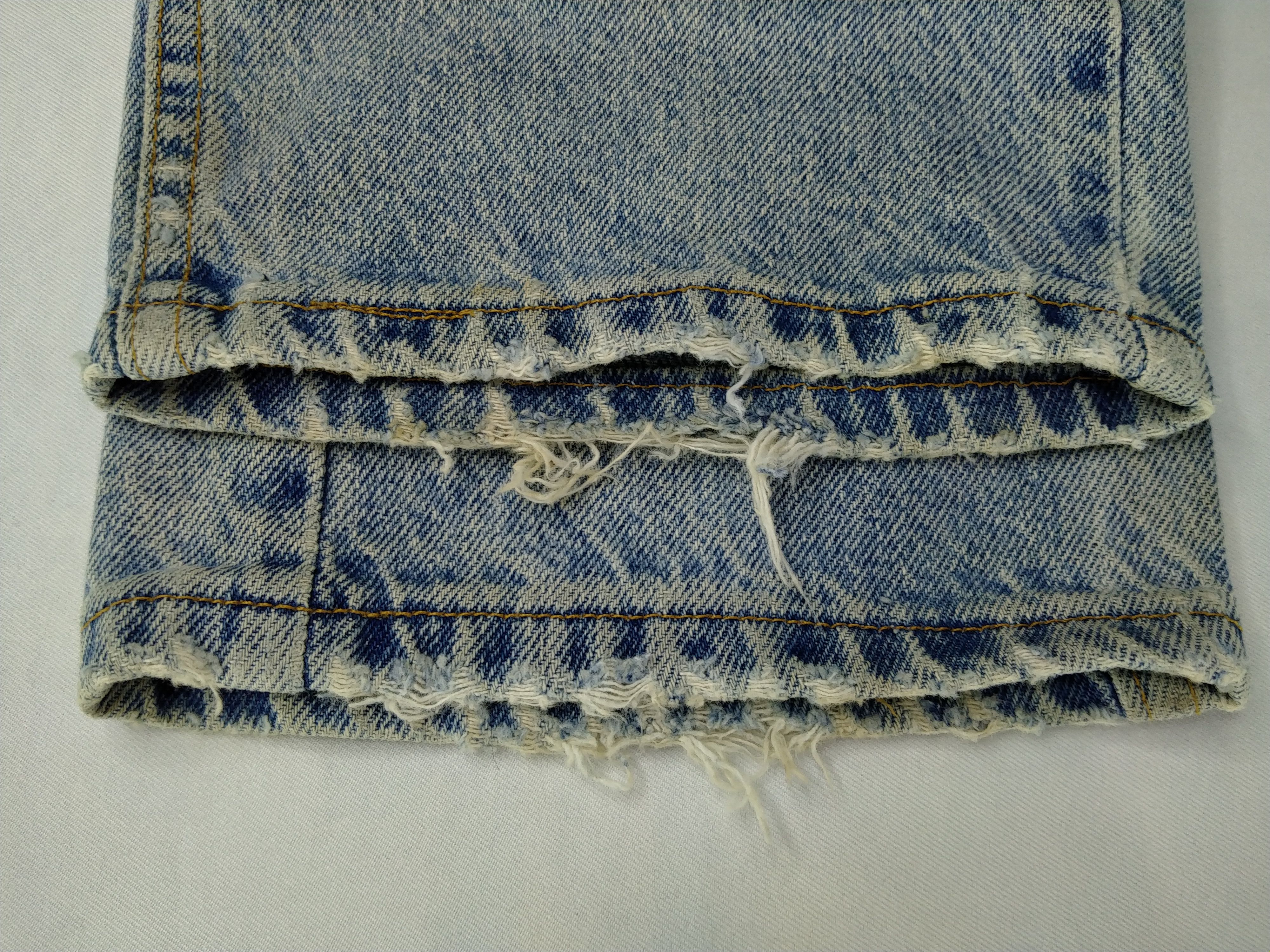 Japanese Brand Ripped Light Wash Vintage Levi's 505 USA 33x29 Denim -JN1056 Size US 33 - 11 Thumbnail