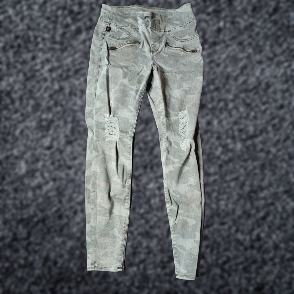Vintage Vintage Rock & Republic Women's Camouflage Jeggings Midrise Pull-On Size 12 Slim Stretch Green Size 34" / US 12 / IT 48 - 1 Thumbnail