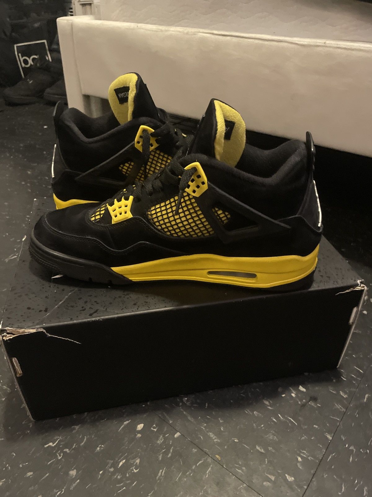 Jordan Brand Jordan 4 thunder Size US 10.5 / EU 43-44 - 2 Thumbnail